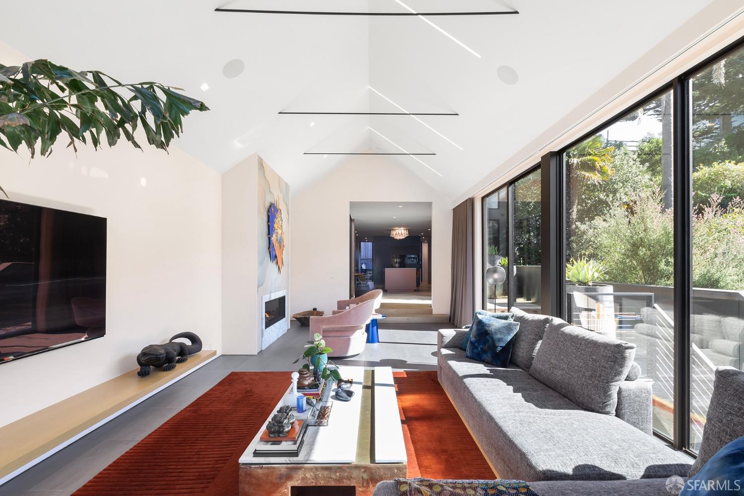 Detail Gallery Image 3 of 93 For 335 Diamond St, San Francisco,  CA 94114 - 3 Beds | 3 Baths