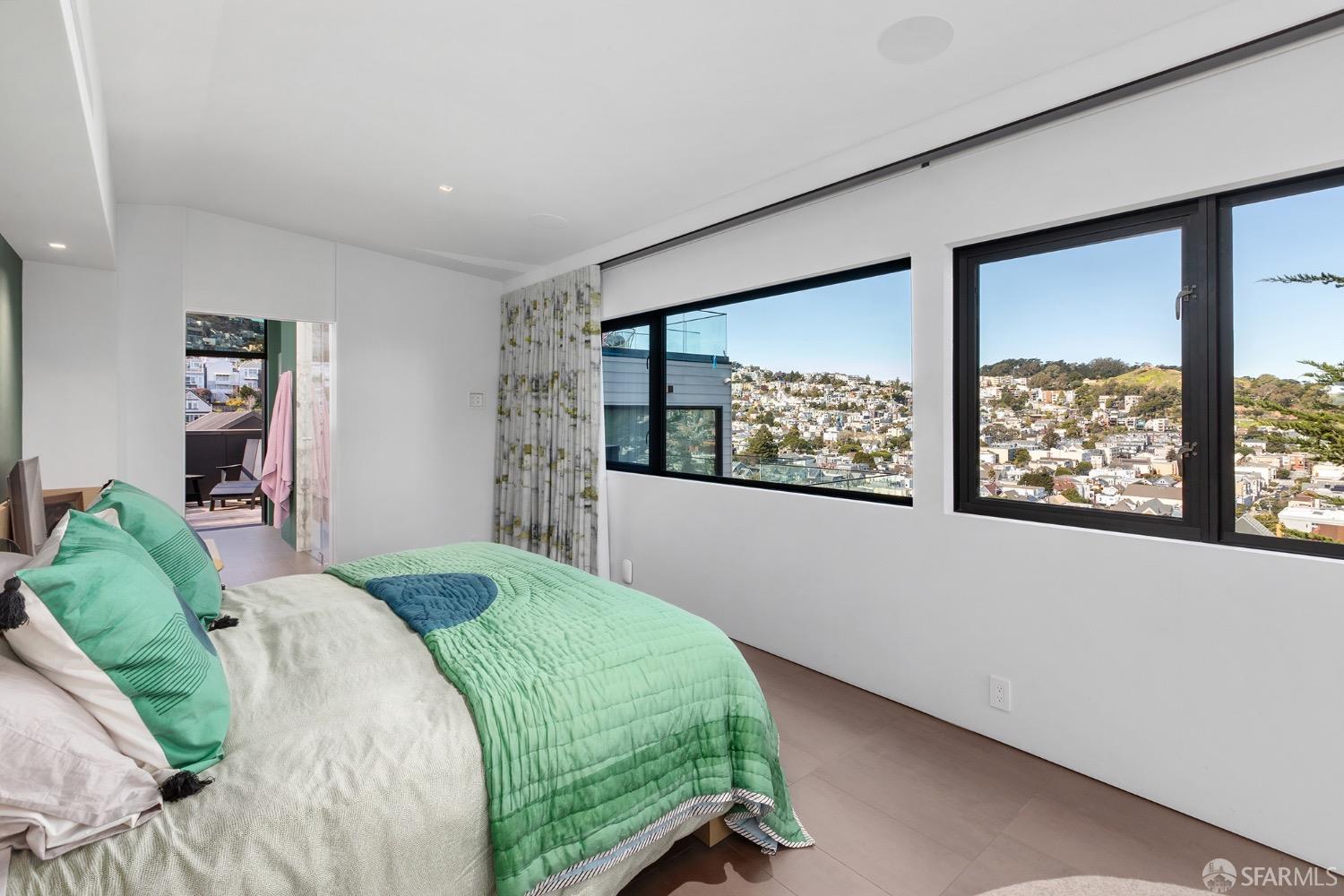 Detail Gallery Image 40 of 93 For 335 Diamond St, San Francisco,  CA 94114 - 3 Beds | 3 Baths