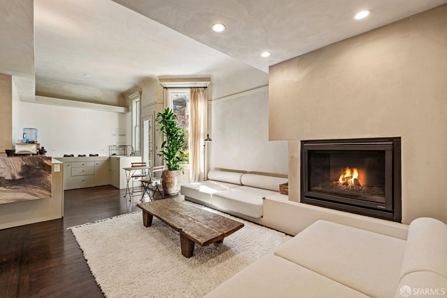 Photo #3: 425018368 Listing 