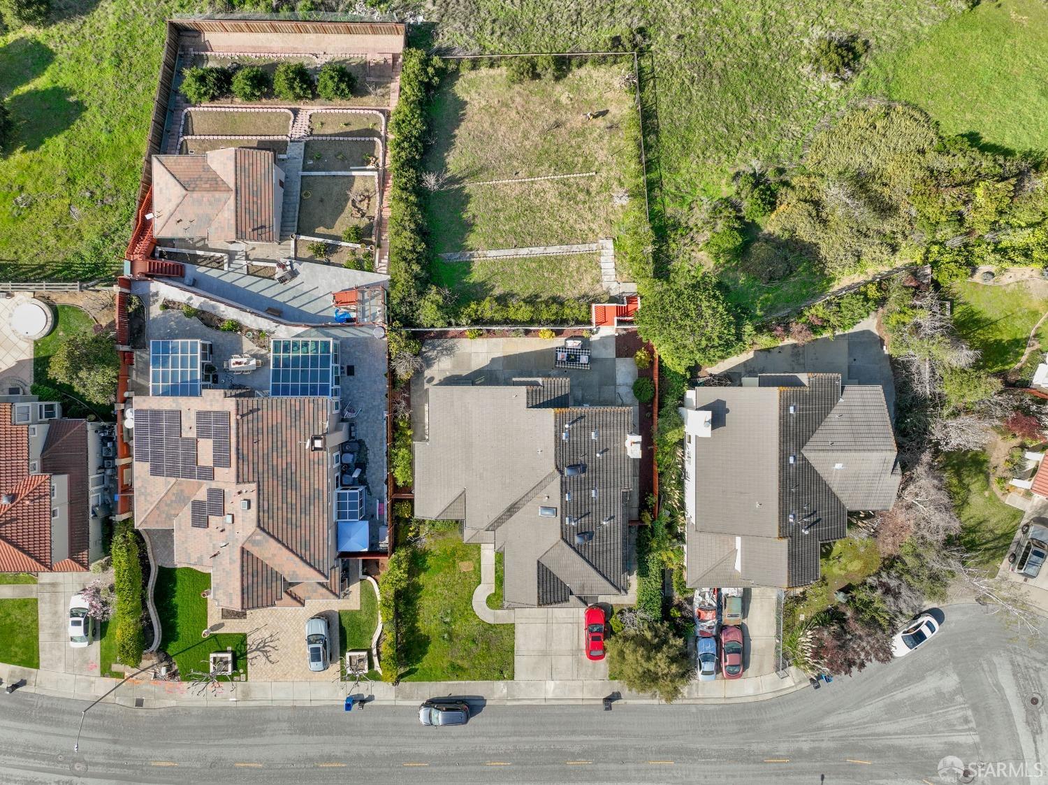 Detail Gallery Image 43 of 49 For 17 Lakewood Cir, San Mateo,  CA 94402 - 4 Beds | 3 Baths