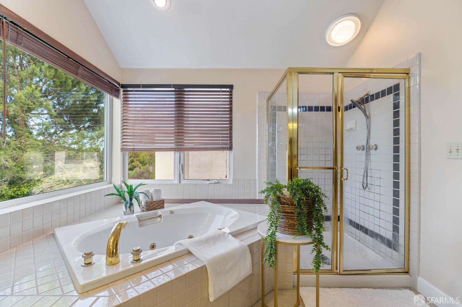Detail Gallery Image 31 of 49 For 17 Lakewood Cir, San Mateo,  CA 94402 - 4 Beds | 3 Baths