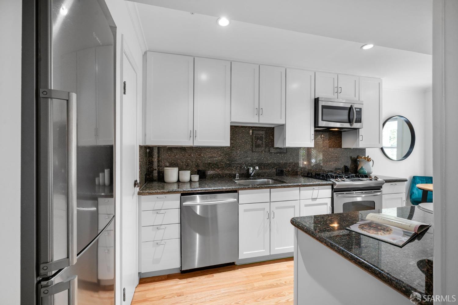 Photo #16: 425019572 Listing: Photo #16