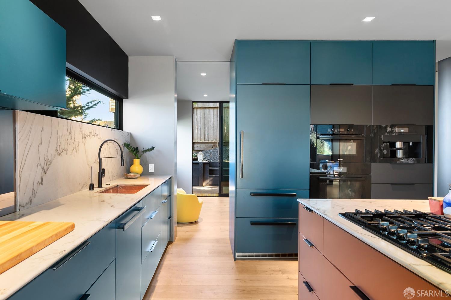 Detail Gallery Image 21 of 93 For 335 Diamond St, San Francisco,  CA 94114 - 3 Beds | 3 Baths