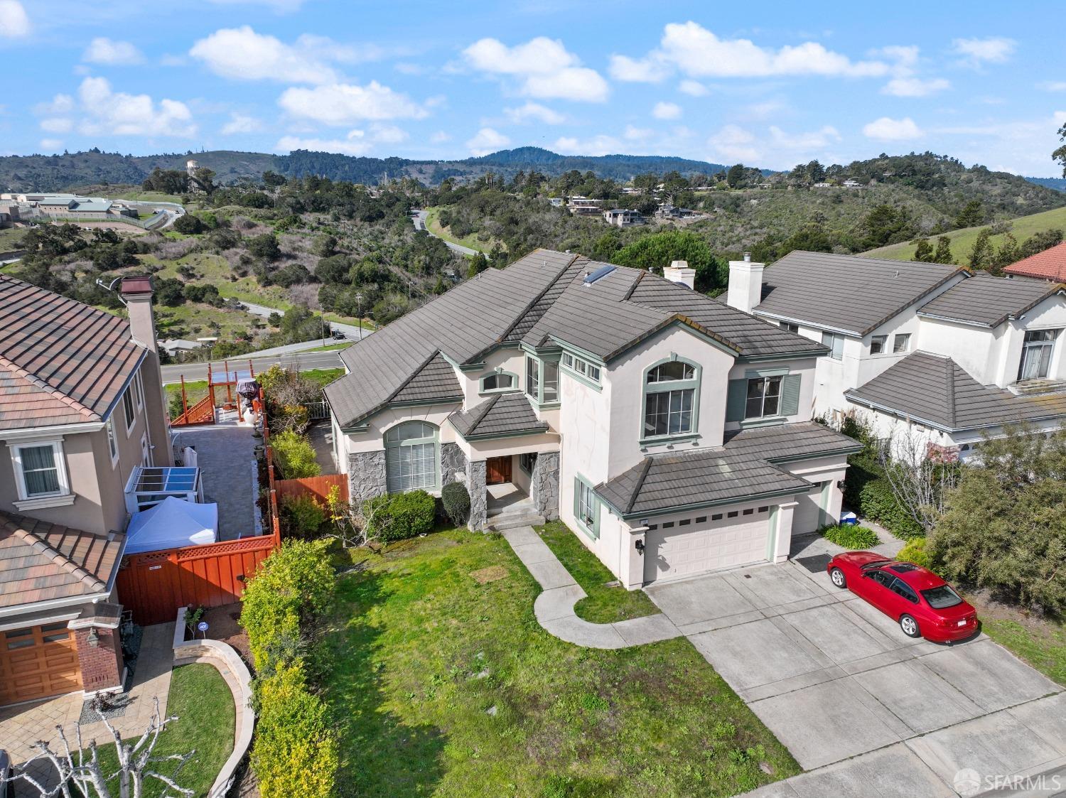 Detail Gallery Image 37 of 49 For 17 Lakewood Cir, San Mateo,  CA 94402 - 4 Beds | 3 Baths