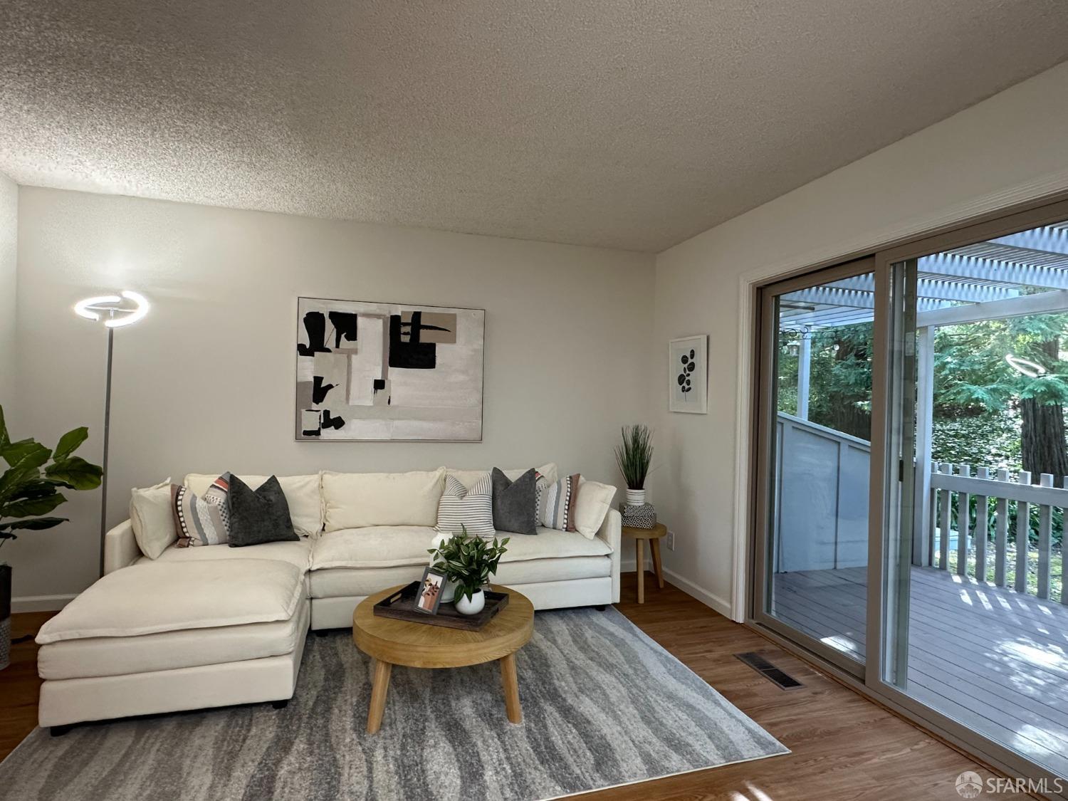 Detail Gallery Image 2 of 20 For 6 Havenridge Ct, San Mateo,  CA 94402 - 3 Beds | 2/1 Baths