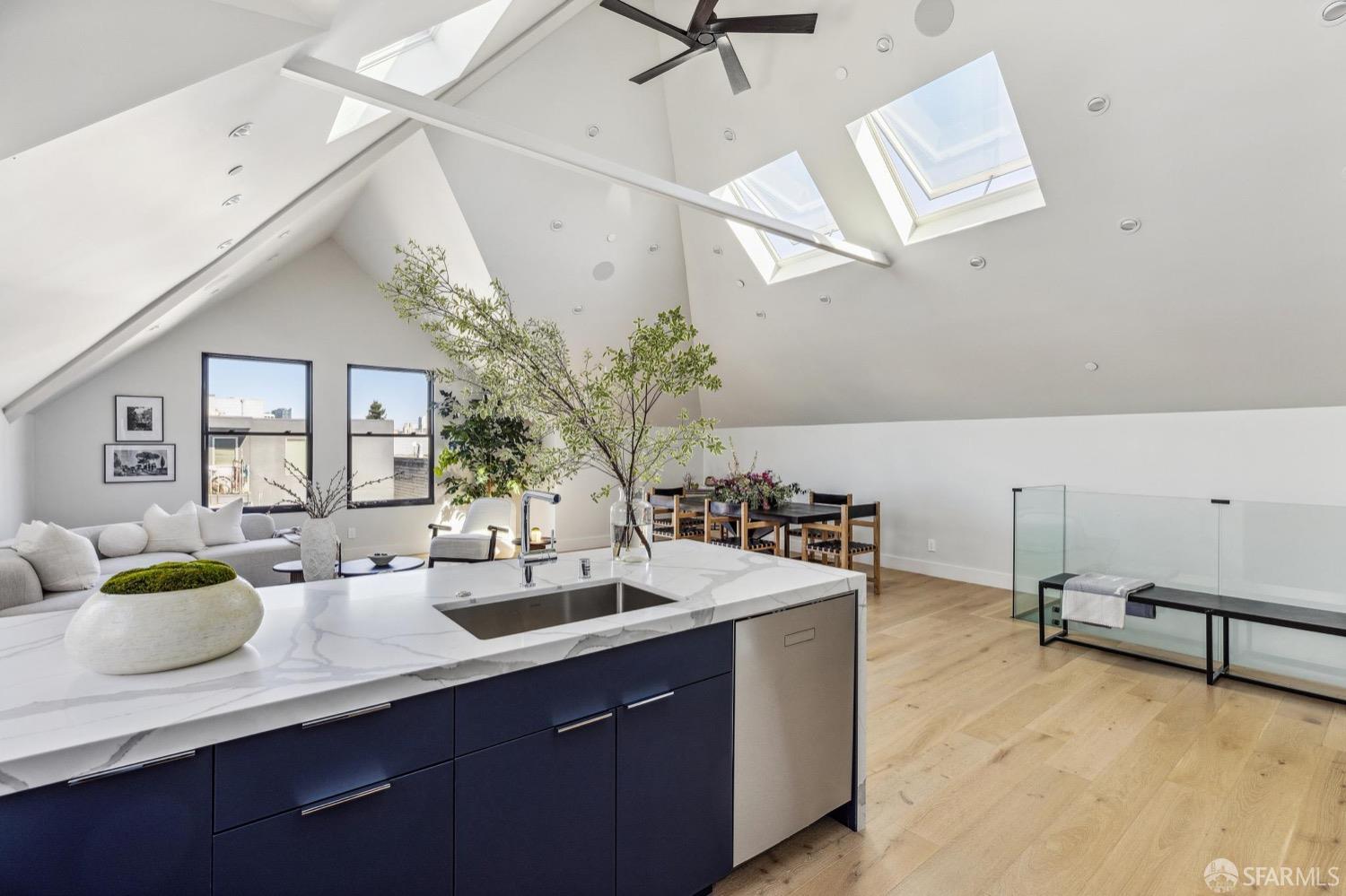 Photo #12: 425021634 Listing: Photo #12