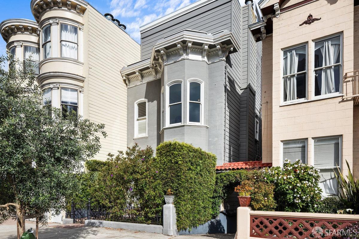 Detail Gallery Image 1 of 1 For 1882 Green St, San Francisco,  CA 94123 - 3 Beds | 3 Baths