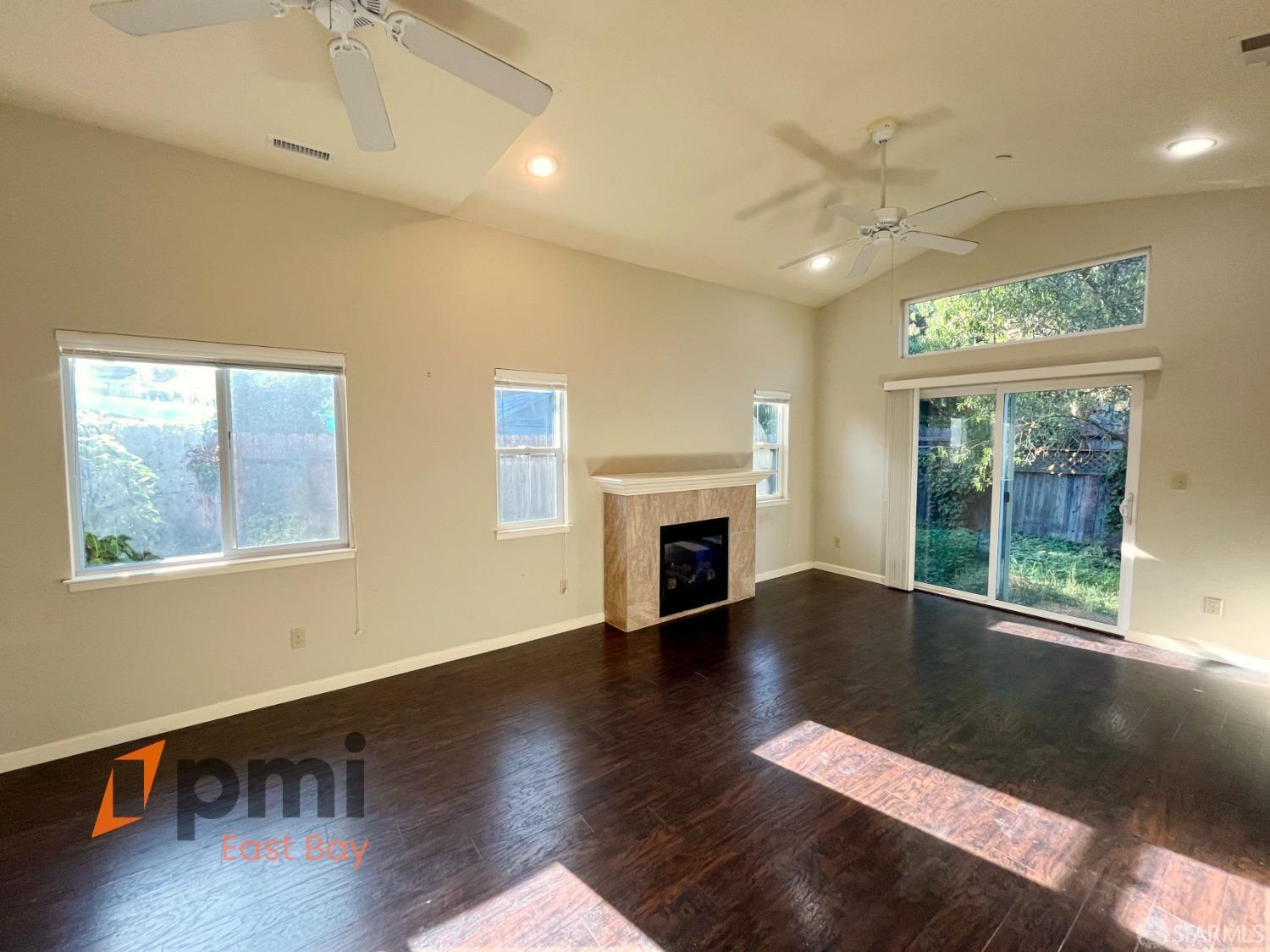 Detail Gallery Image 3 of 11 For 891 Merle Ave, Martinez,  CA 94553 - 4 Beds | 2 Baths