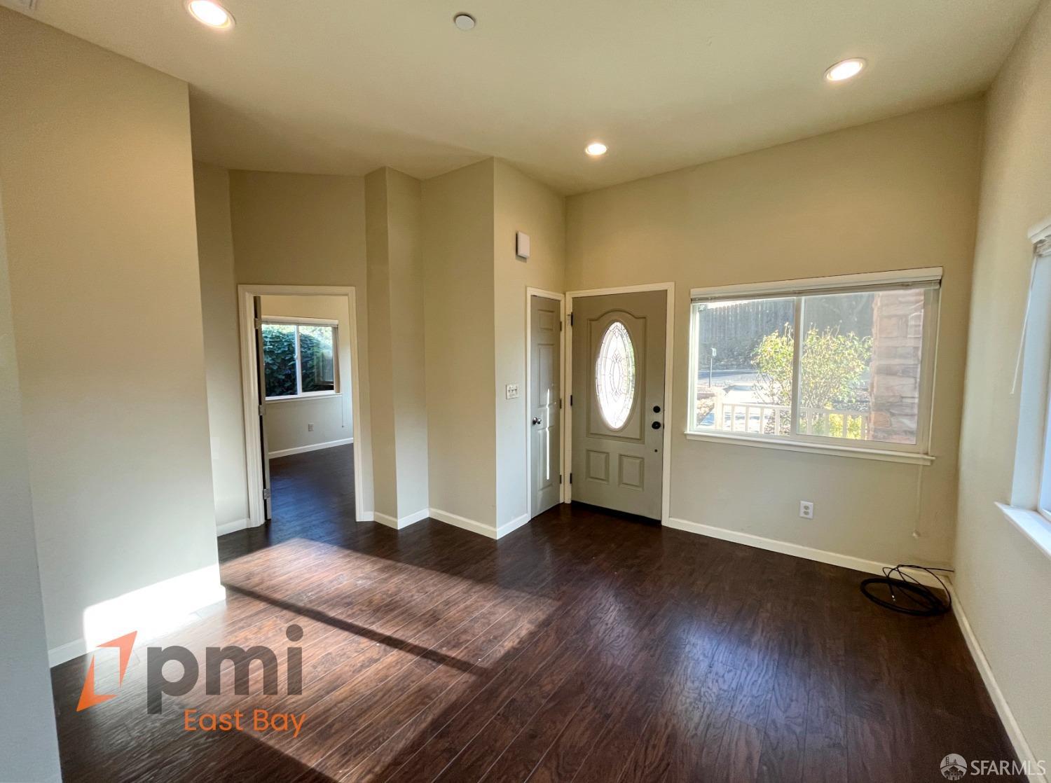 Detail Gallery Image 2 of 11 For 891 Merle Ave, Martinez,  CA 94553 - 4 Beds | 2 Baths