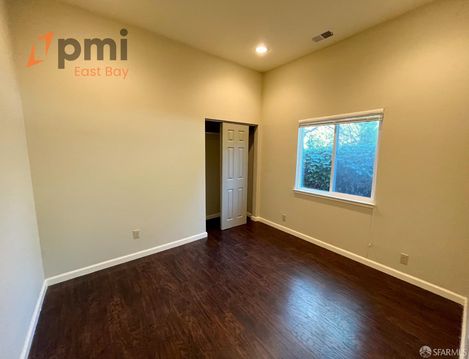 Detail Gallery Image 8 of 11 For 891 Merle Ave, Martinez,  CA 94553 - 4 Beds | 2 Baths