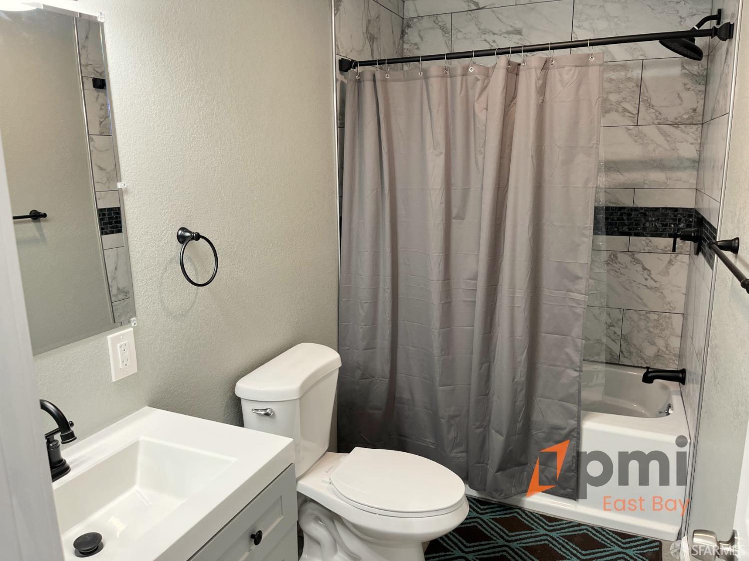 Detail Gallery Image 5 of 10 For 303 Virginia St #B,  Crockett,  CA 94525 - 3 Beds | 1 Baths