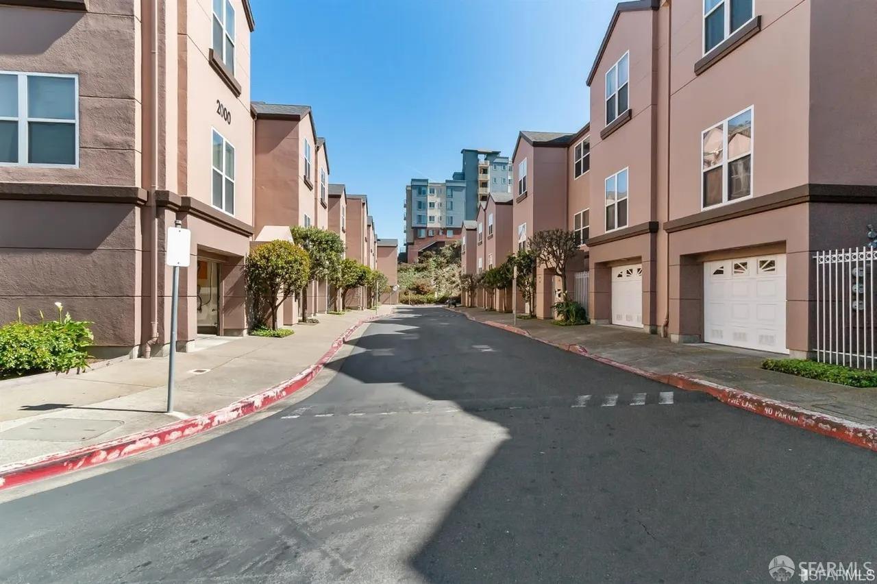 Detail Gallery Image 69 of 76 For 103 Stoneridge Ln #2210,  San Francisco,  CA 94134 - 3 Beds | 2 Baths