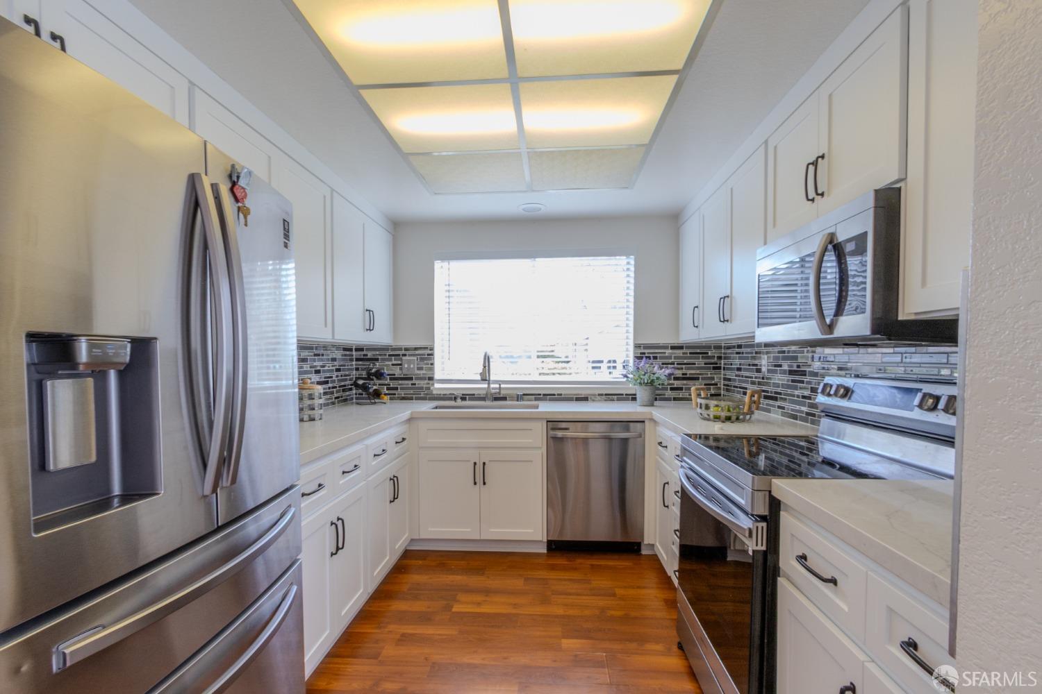 Detail Gallery Image 9 of 24 For 102 South Wildwood, Hercules,  CA 94547 - 2 Beds | 2 Baths