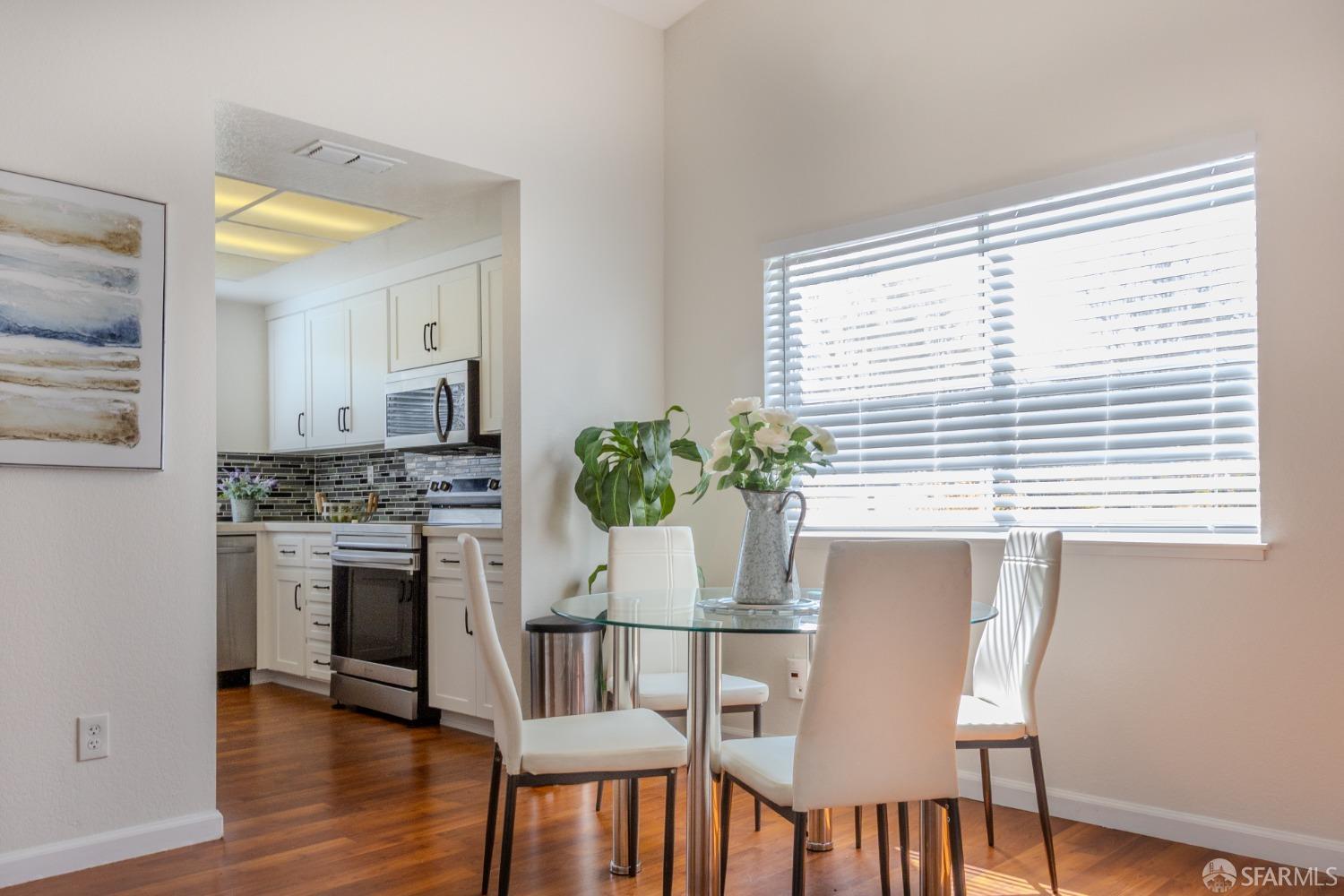 Detail Gallery Image 6 of 24 For 102 South Wildwood, Hercules,  CA 94547 - 2 Beds | 2 Baths