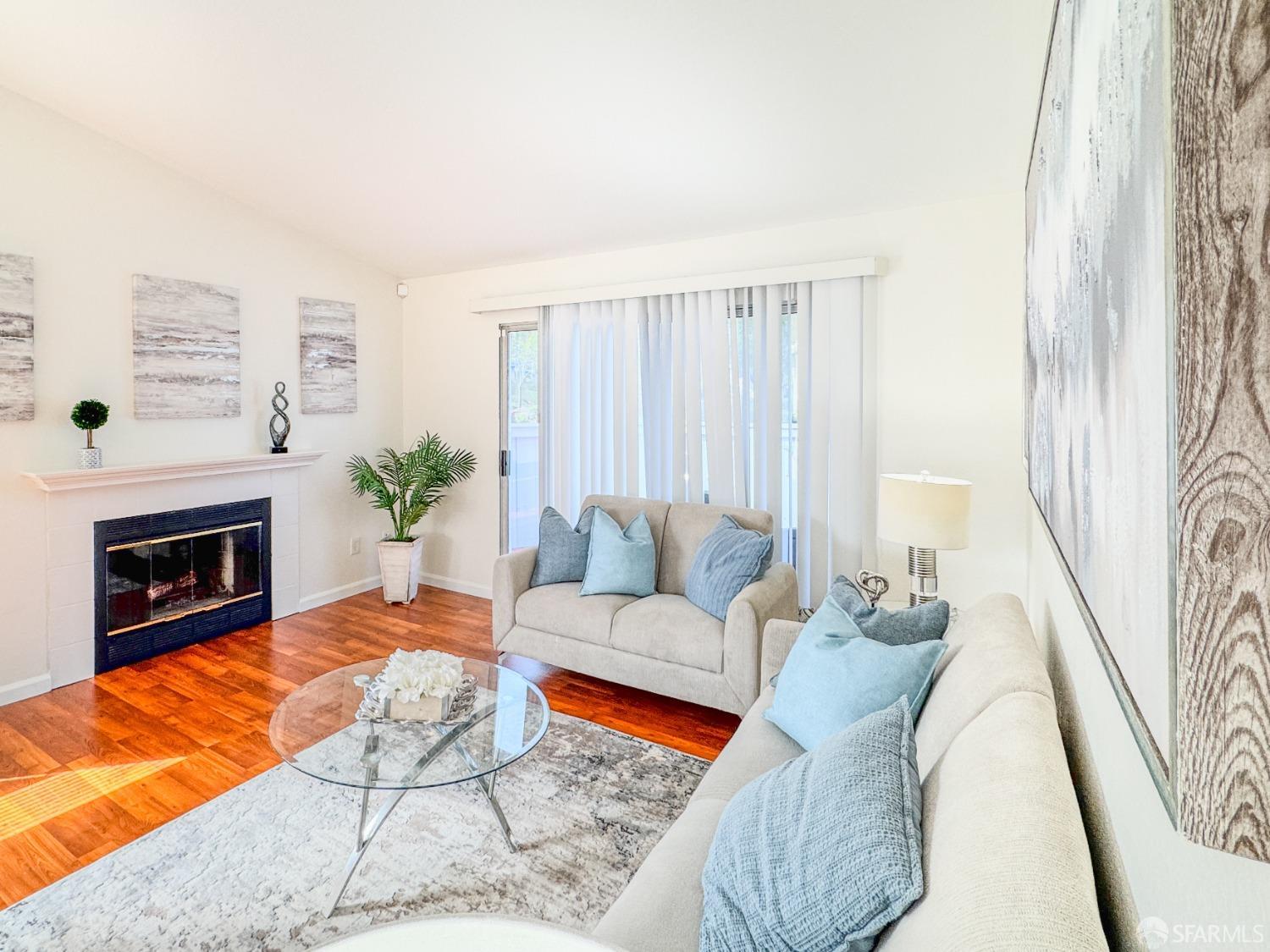 Detail Gallery Image 3 of 24 For 102 South Wildwood, Hercules,  CA 94547 - 2 Beds | 2 Baths