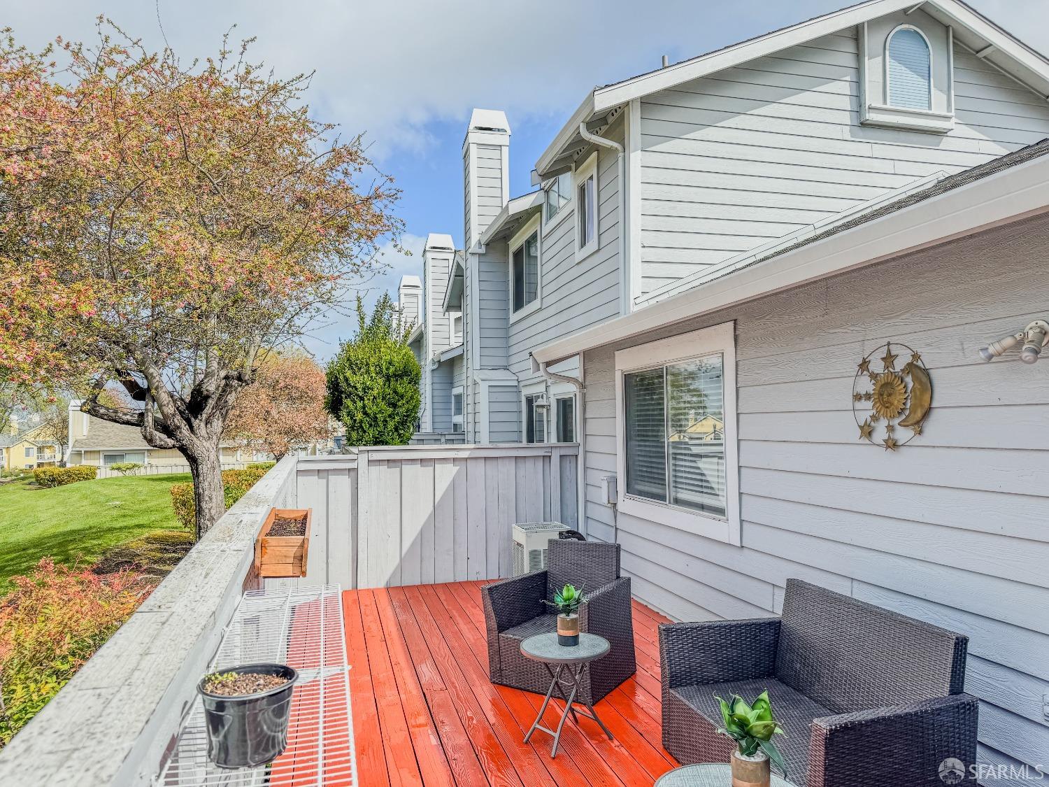 Detail Gallery Image 17 of 24 For 102 South Wildwood, Hercules,  CA 94547 - 2 Beds | 2 Baths