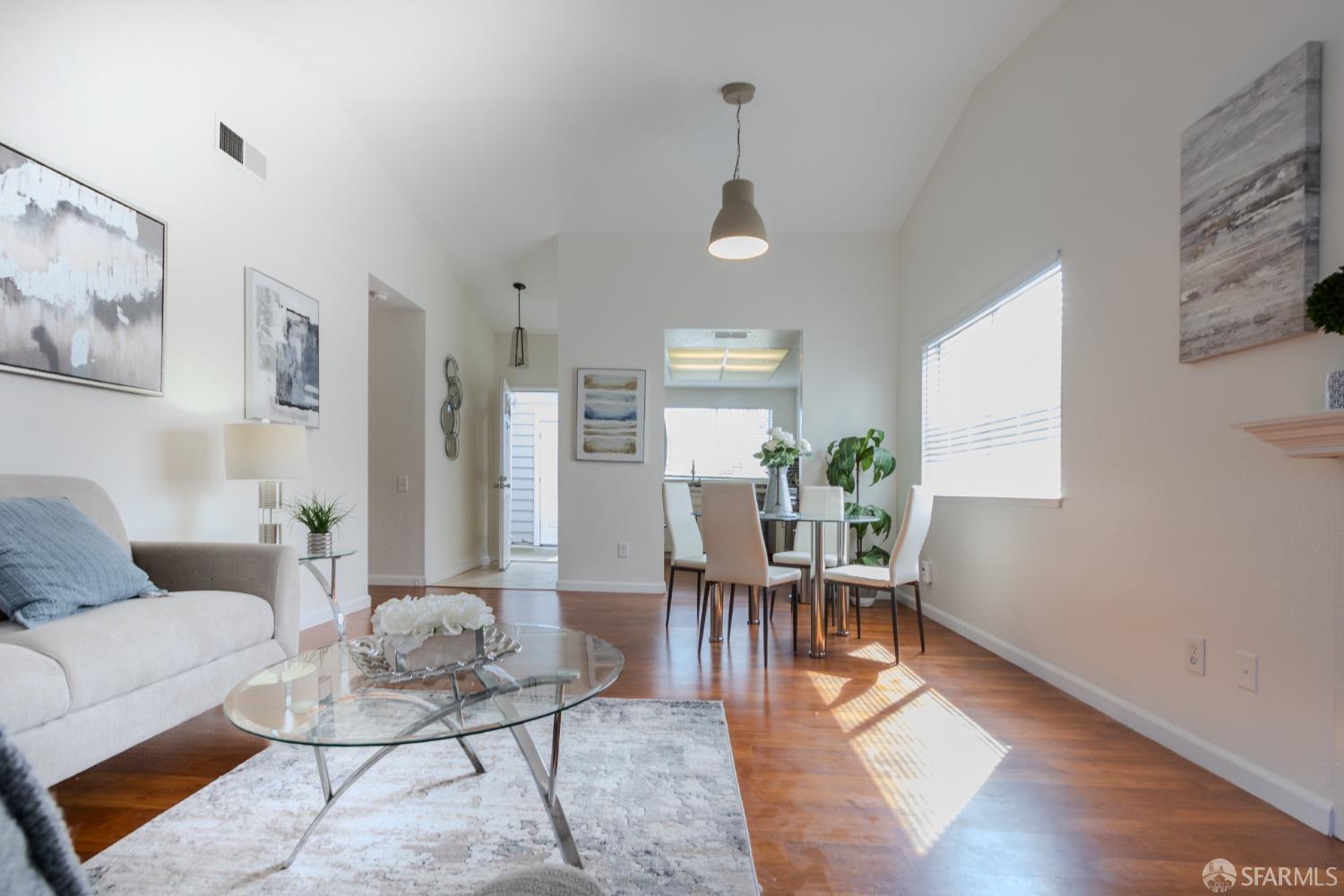 Detail Gallery Image 8 of 24 For 102 South Wildwood, Hercules,  CA 94547 - 2 Beds | 2 Baths