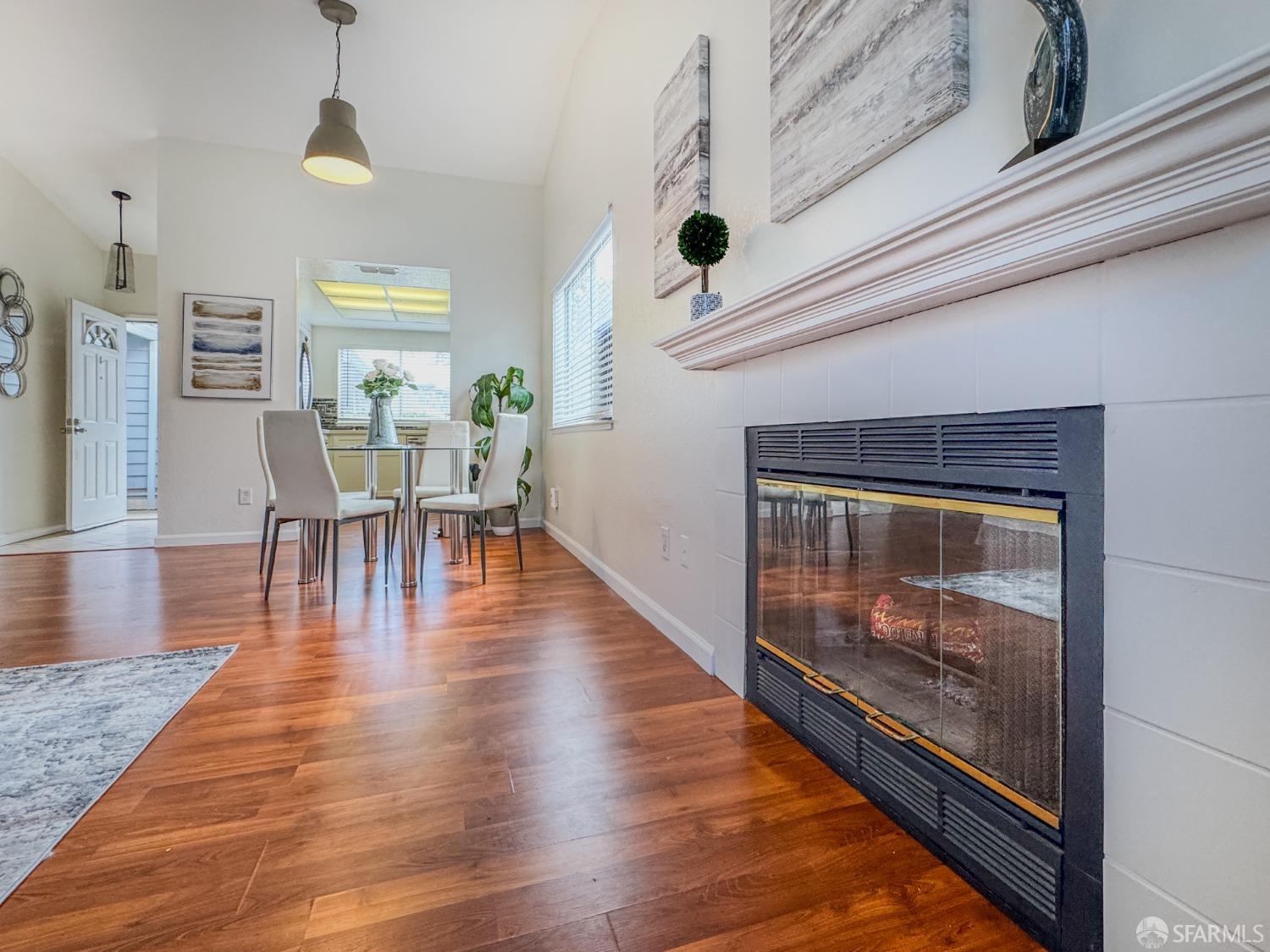 Detail Gallery Image 5 of 24 For 102 South Wildwood, Hercules,  CA 94547 - 2 Beds | 2 Baths