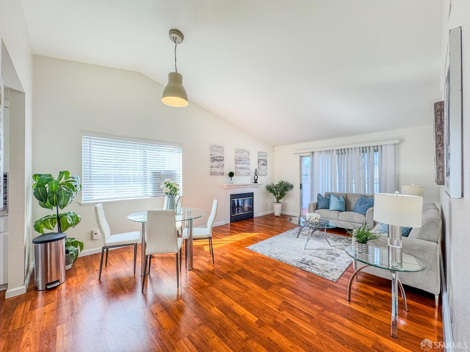 Detail Gallery Image 7 of 24 For 102 South Wildwood, Hercules,  CA 94547 - 2 Beds | 2 Baths