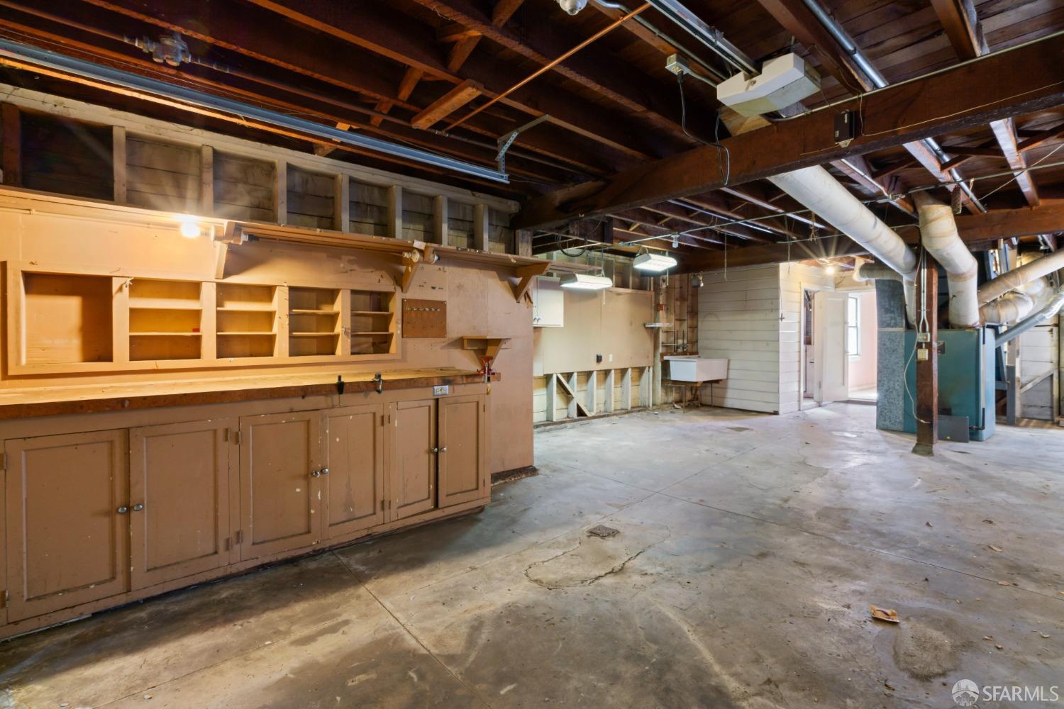 Detail Gallery Image 11 of 32 For 227 Arleta Ave, San Francisco,  CA 94134 - 3 Beds | 1/1 Baths