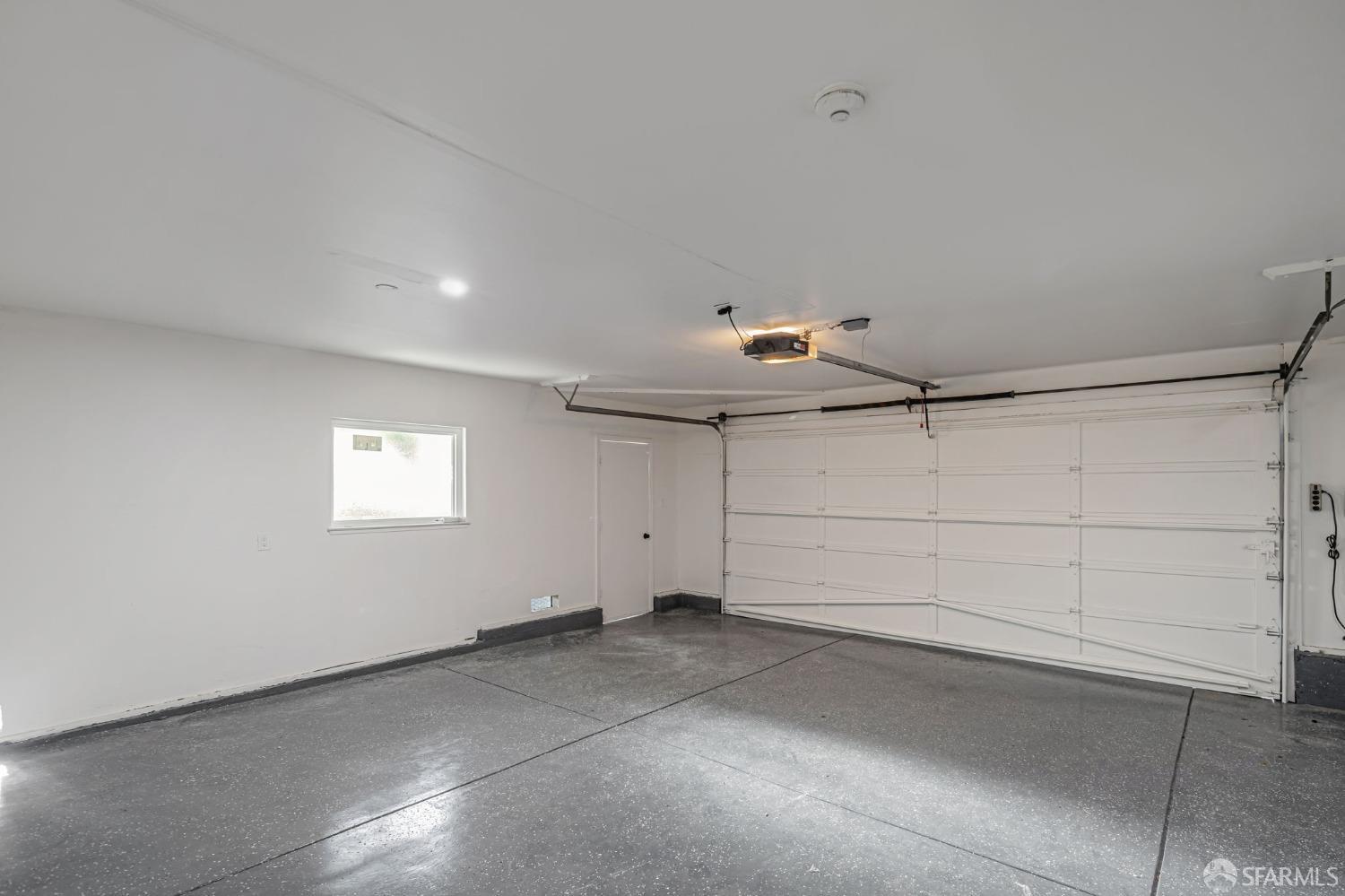 Lakeview Drive, Hillsborough, California image 32