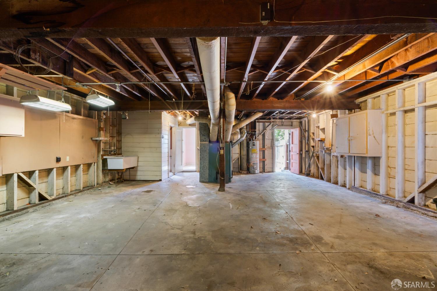 Detail Gallery Image 10 of 32 For 227 Arleta Ave, San Francisco,  CA 94134 - 3 Beds | 1/1 Baths