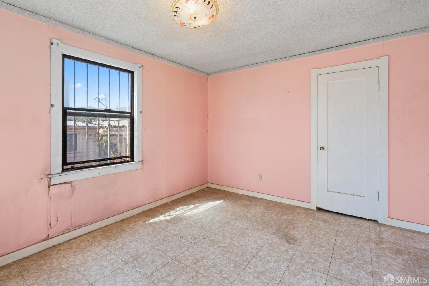 Detail Gallery Image 7 of 32 For 227 Arleta Ave, San Francisco,  CA 94134 - 3 Beds | 1/1 Baths
