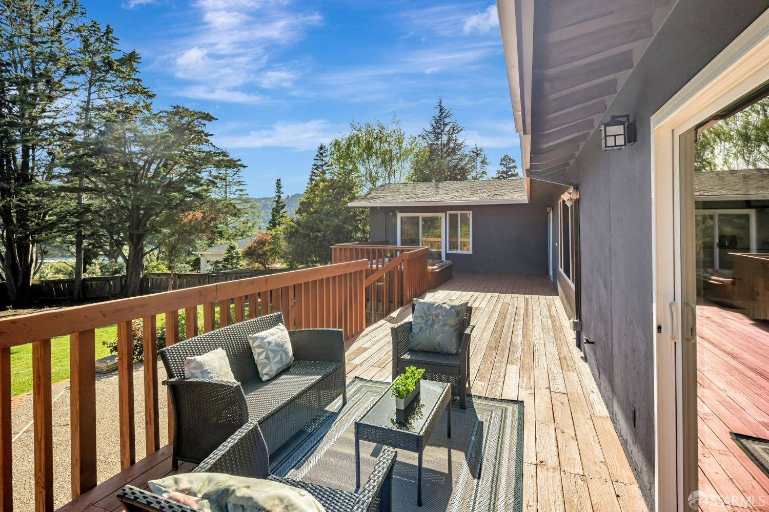 Lakeview Drive, Hillsborough, California image 33