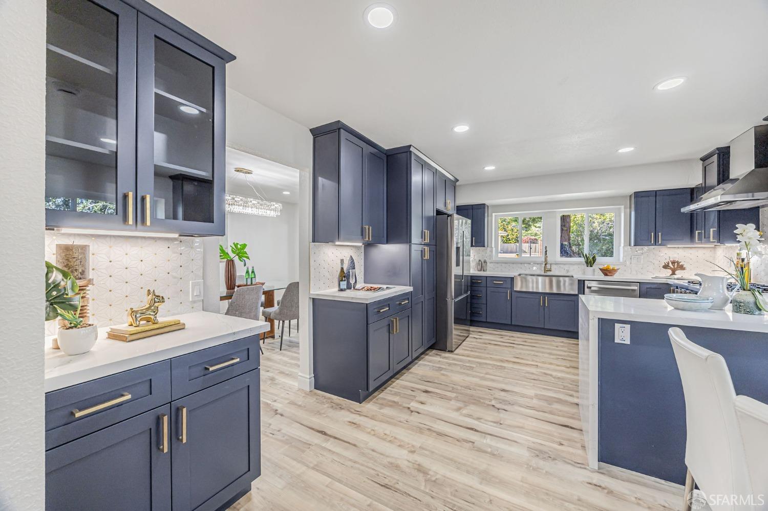 Lakeview Drive, Hillsborough, California image 13