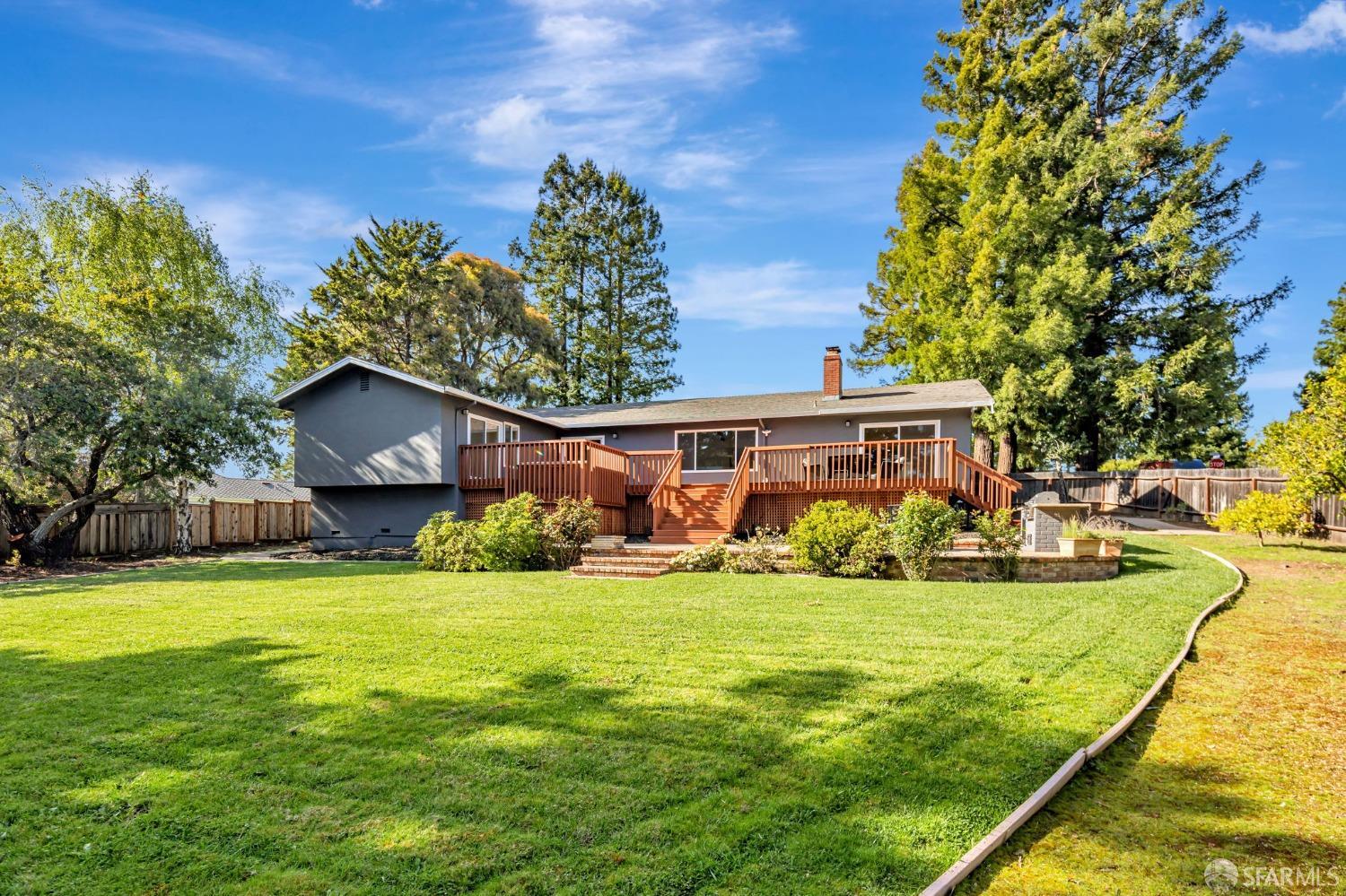 Lakeview Drive, Hillsborough, California image 40