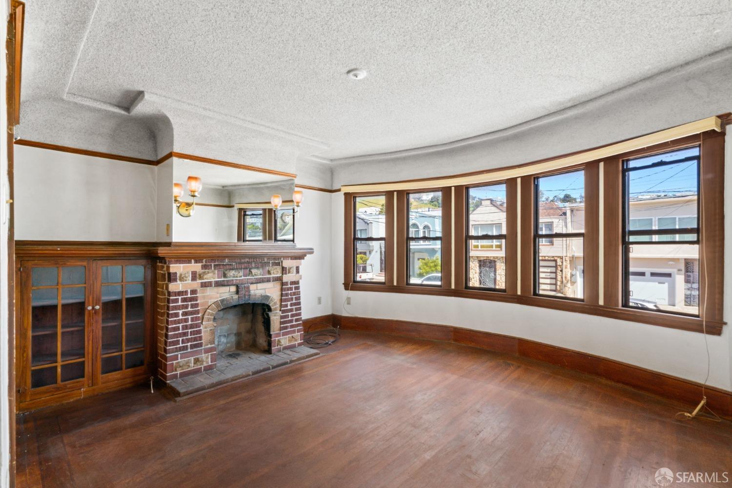Detail Gallery Image 2 of 32 For 227 Arleta Ave, San Francisco,  CA 94134 - 3 Beds | 1/1 Baths