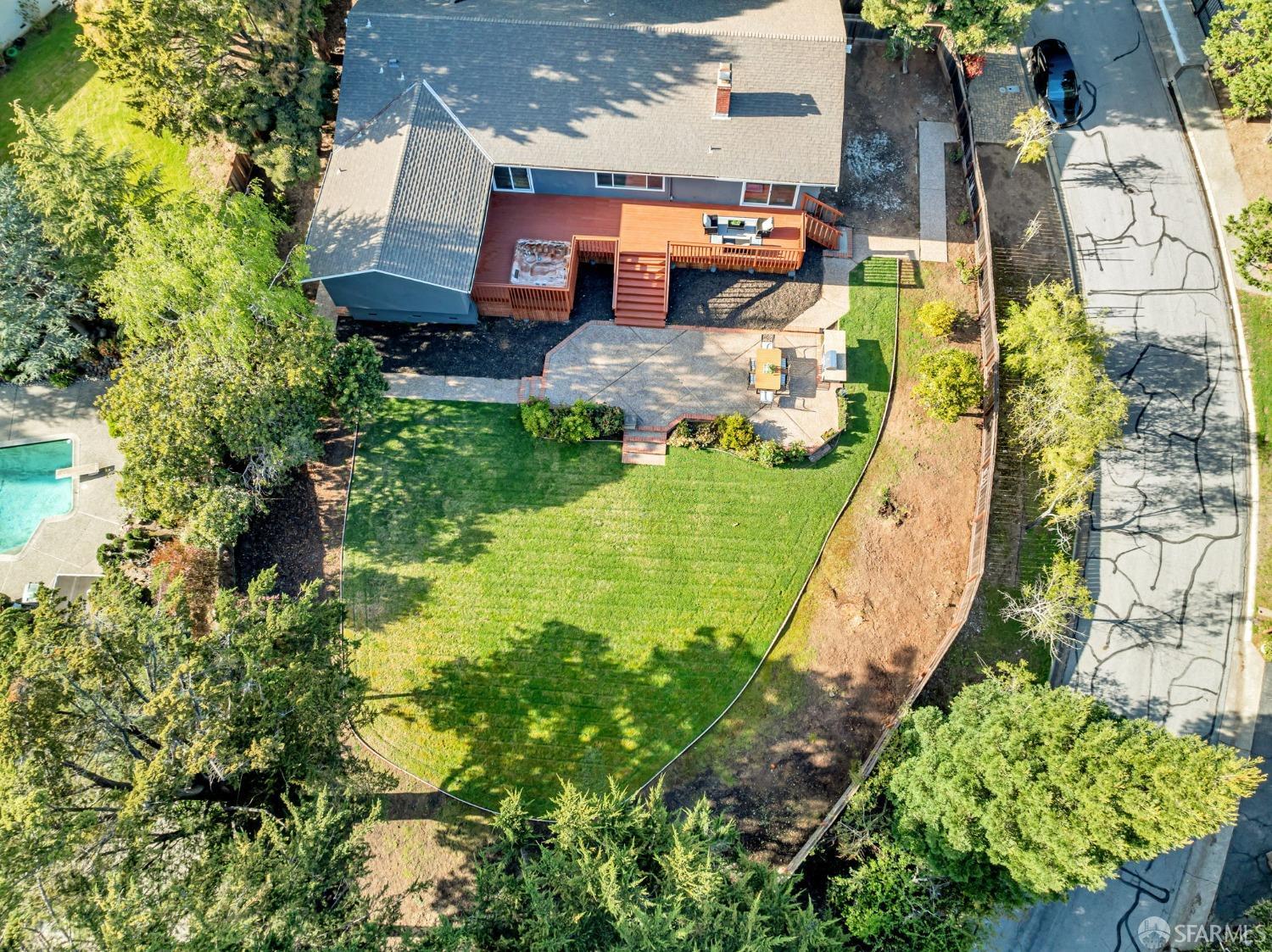 Lakeview Drive, Hillsborough, California image 46