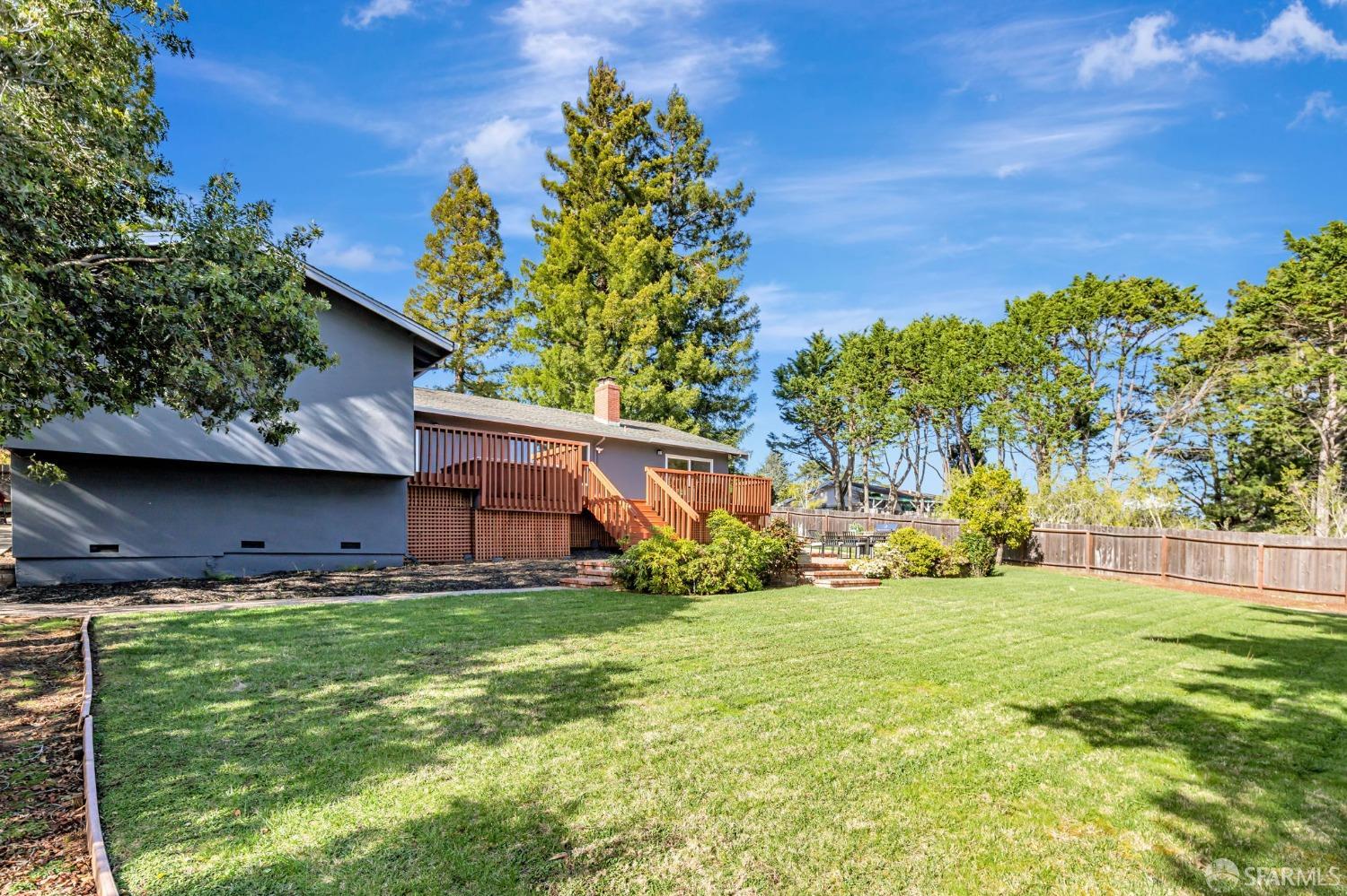 Lakeview Drive, Hillsborough, California image 38