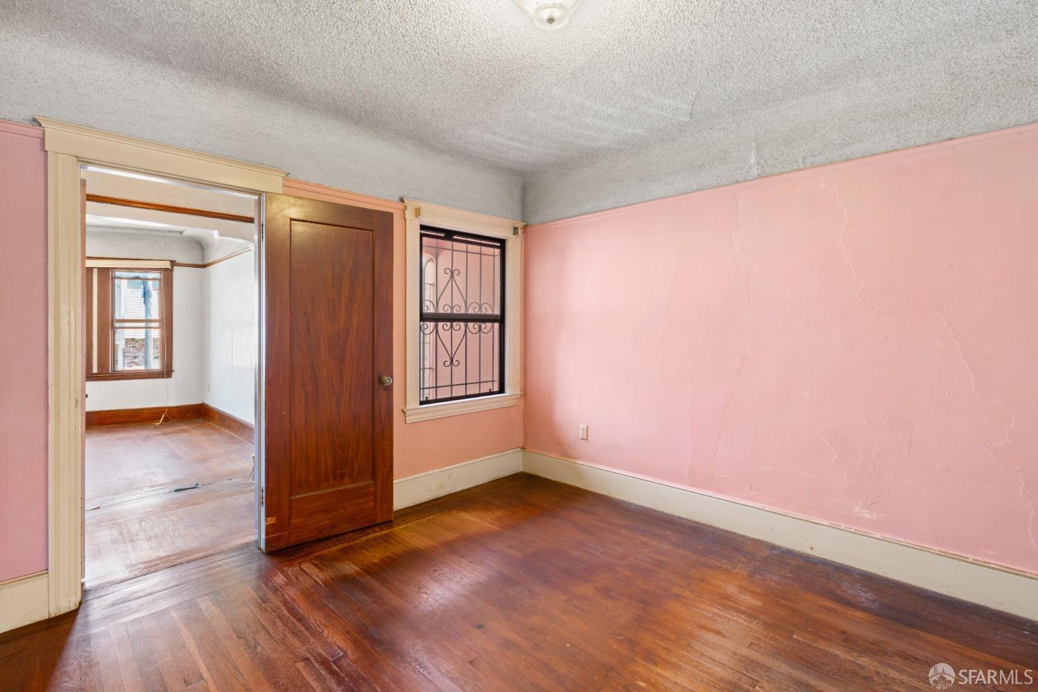 Detail Gallery Image 3 of 32 For 227 Arleta Ave, San Francisco,  CA 94134 - 3 Beds | 1/1 Baths