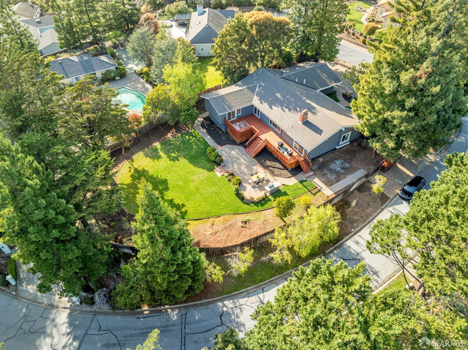 Lakeview Drive, Hillsborough, California image 43