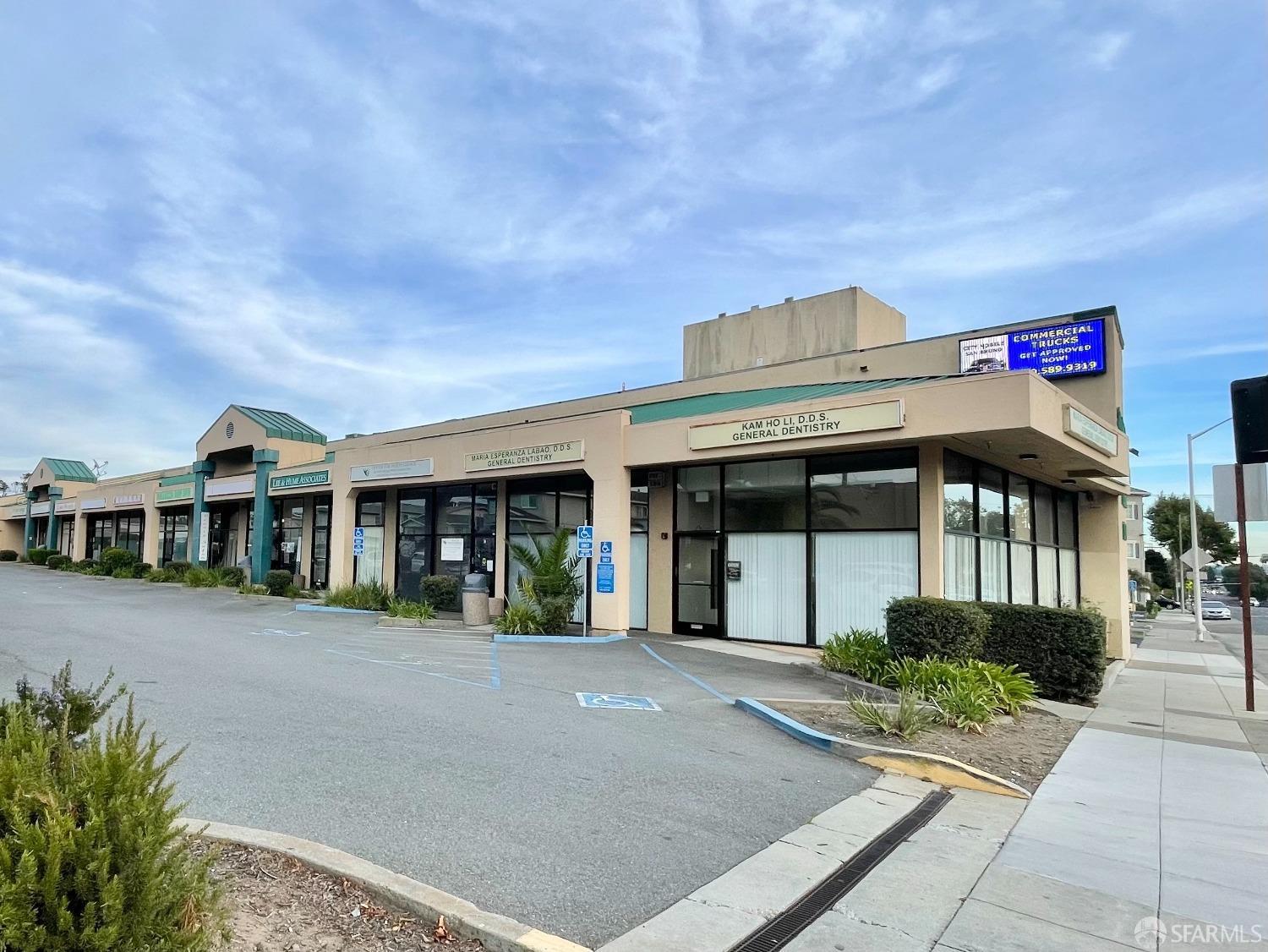 Detail Gallery Image 2 of 6 For 1590 El Camino Real Blvd #D,  San Bruno,  CA 94066 - – Beds | – Baths