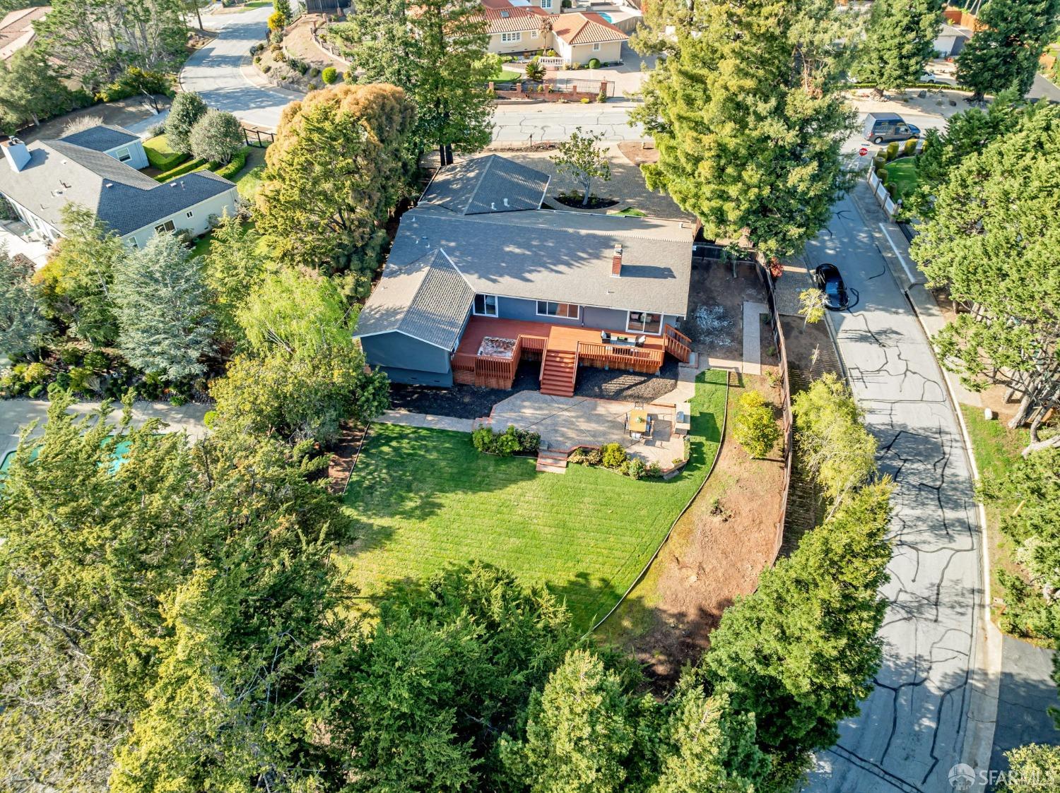 Lakeview Drive, Hillsborough, California image 44