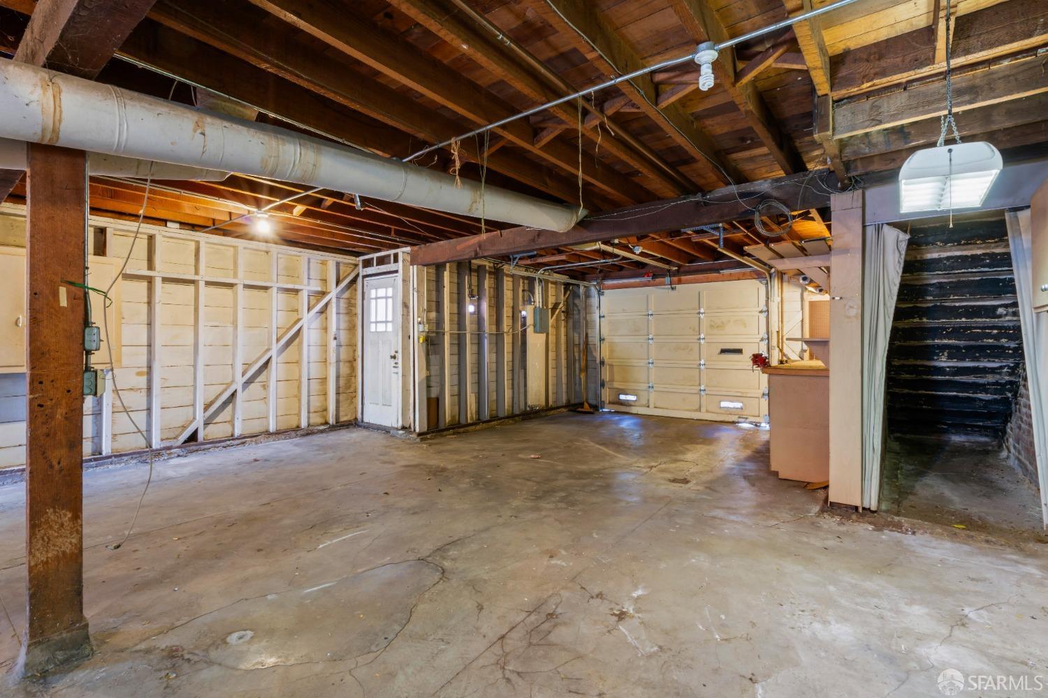 Detail Gallery Image 9 of 32 For 227 Arleta Ave, San Francisco,  CA 94134 - 3 Beds | 1/1 Baths
