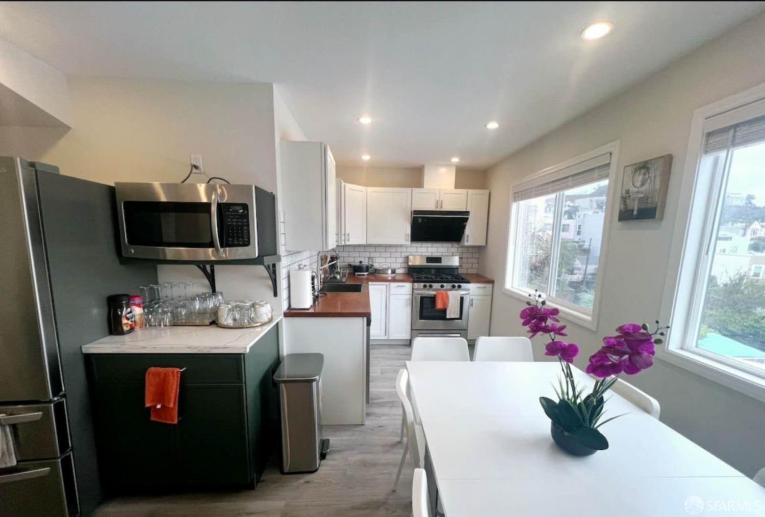 Detail Gallery Image 6 of 14 For 848 Girard St, San Francisco,  CA 94134 - 3 Beds | 1 Baths