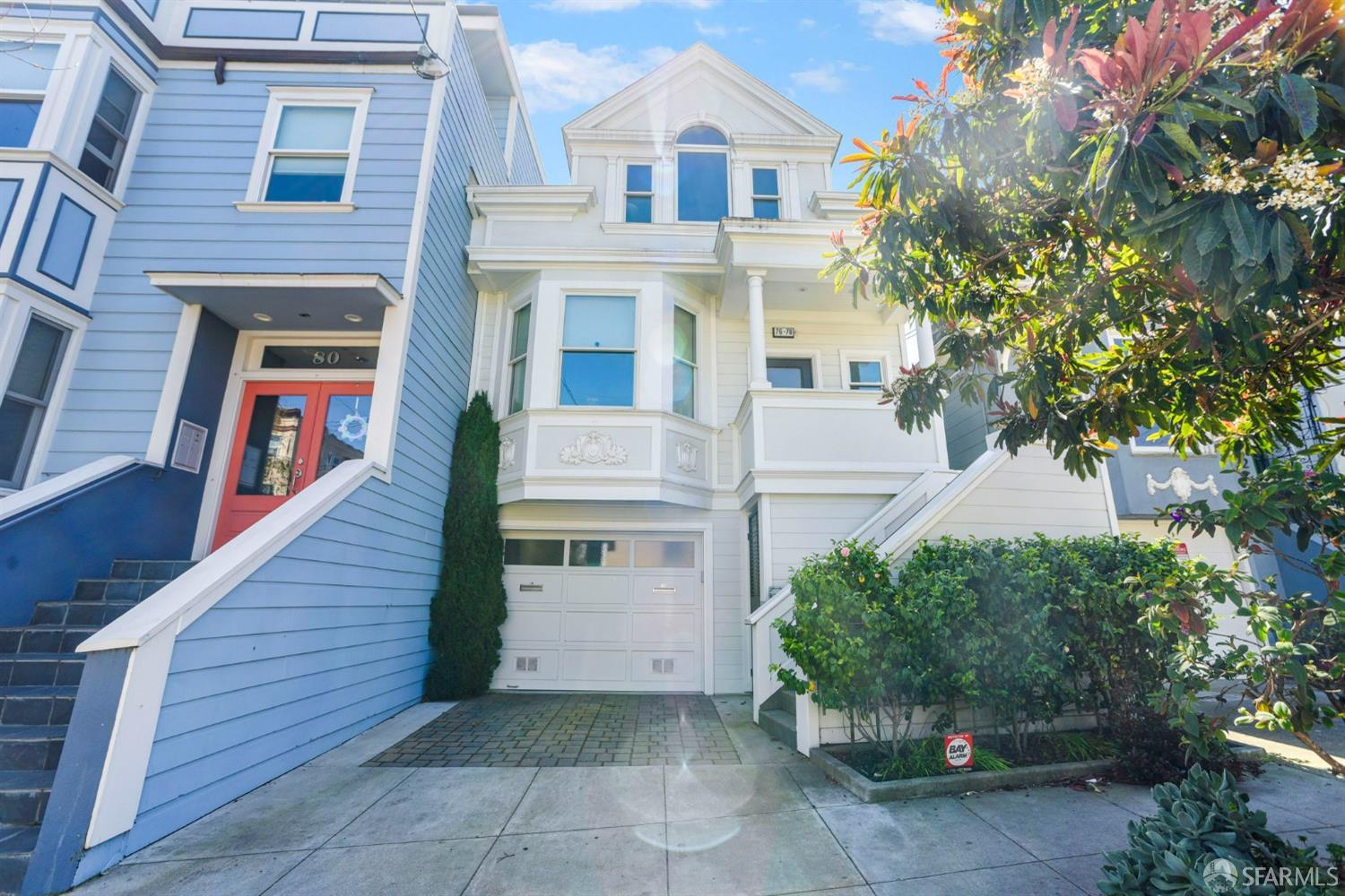 Photo #2: 425027677 Listing 