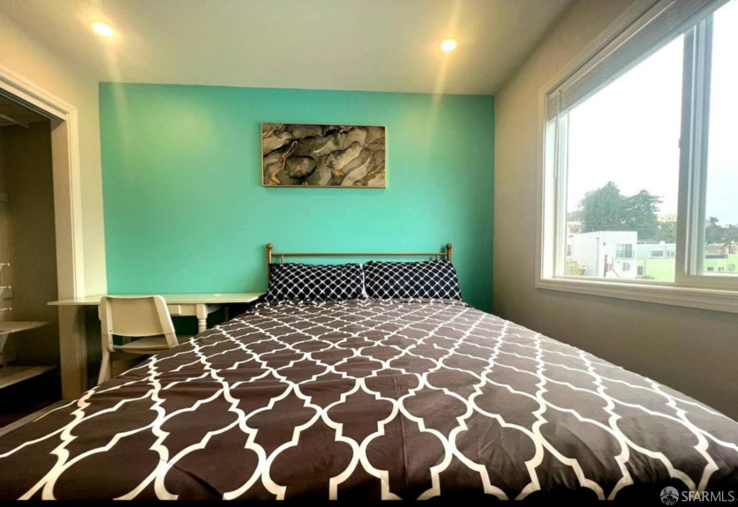 Detail Gallery Image 11 of 14 For 848 Girard St, San Francisco,  CA 94134 - 3 Beds | 1 Baths