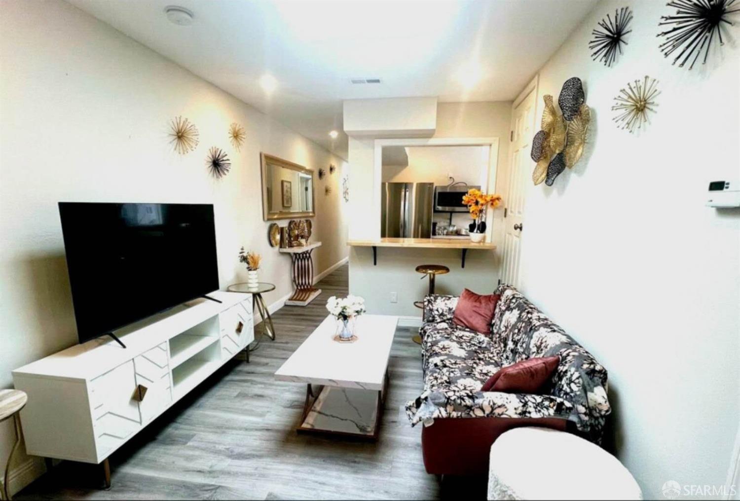 Detail Gallery Image 1 of 14 For 848 Girard St, San Francisco,  CA 94134 - 3 Beds | 1 Baths