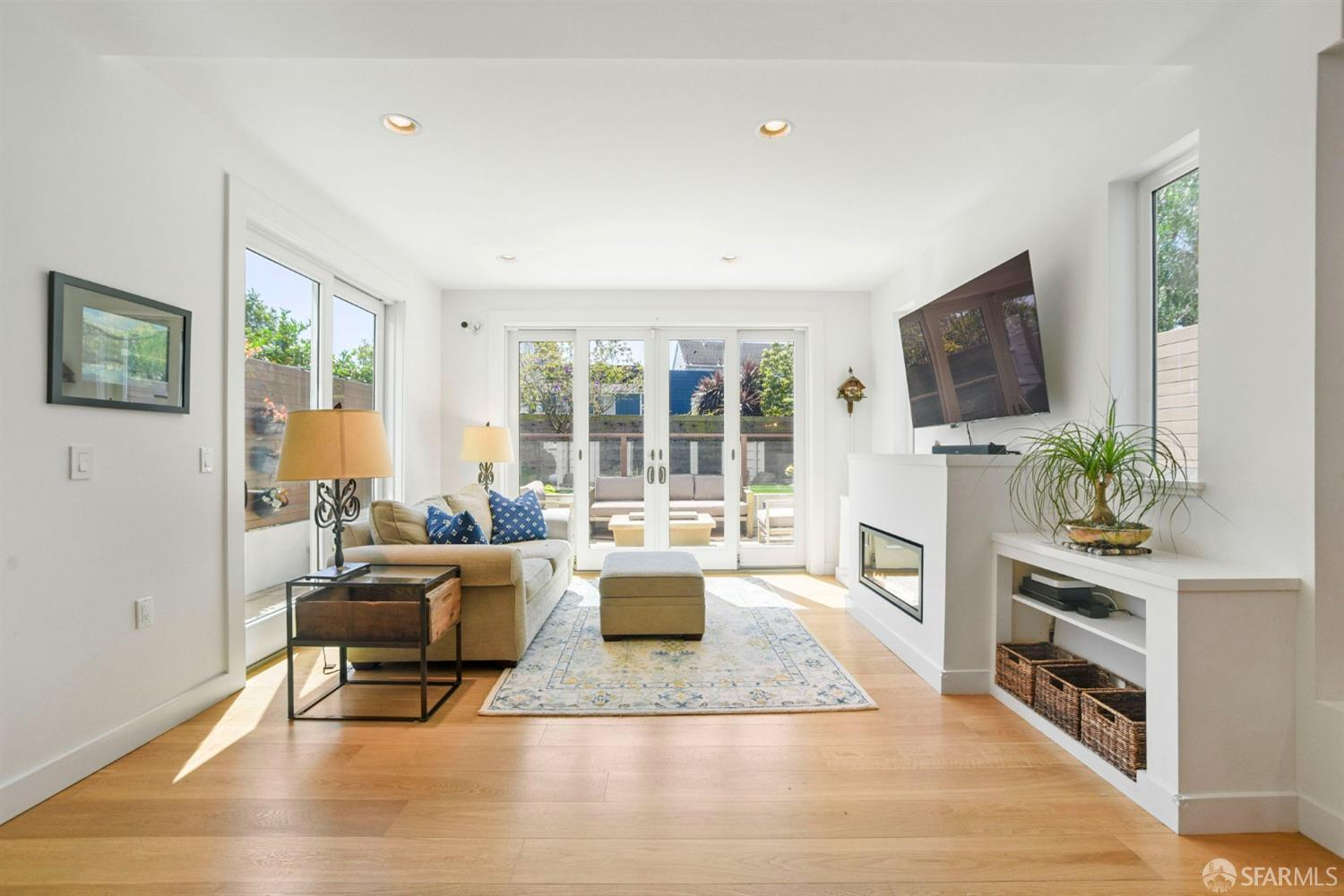 Photo #3: 425027677 Listing 
