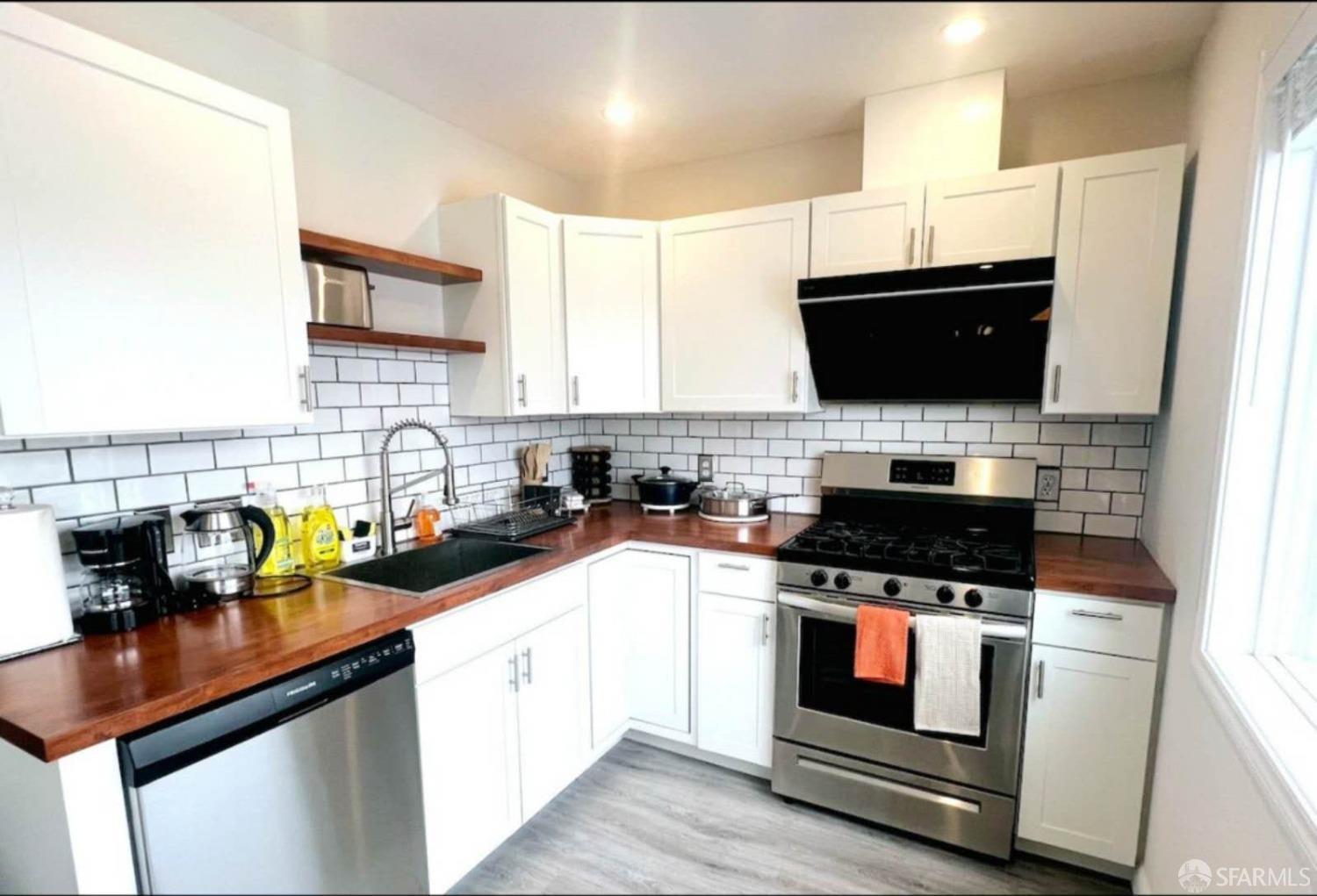 Detail Gallery Image 5 of 14 For 848 Girard St, San Francisco,  CA 94134 - 3 Beds | 1 Baths
