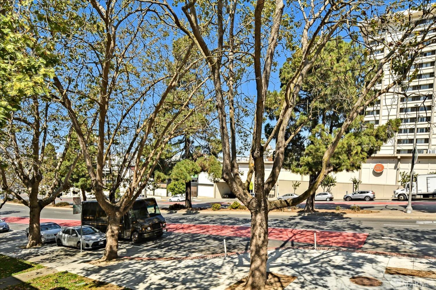 Photo #2: 425027938 Listing 