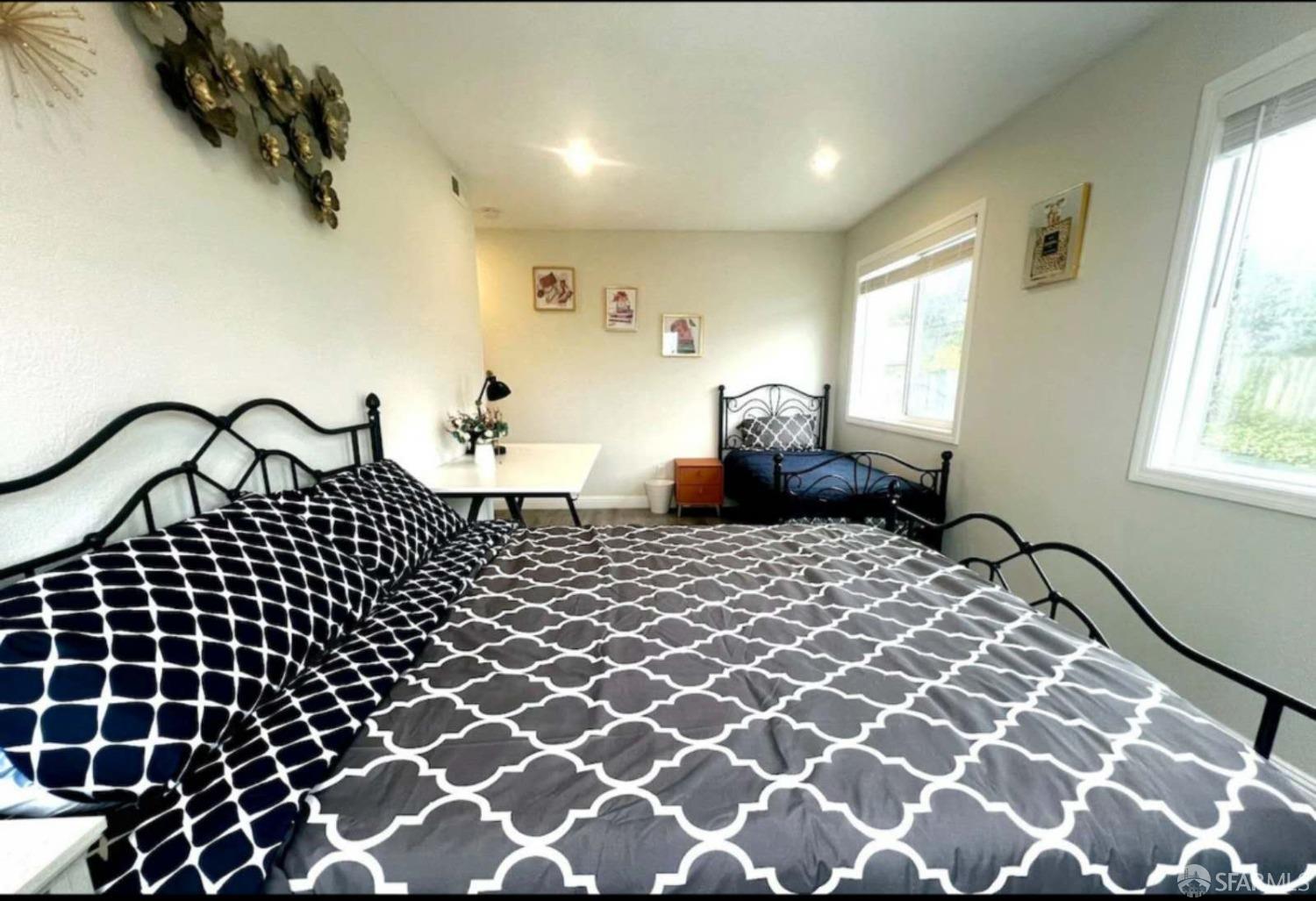 Detail Gallery Image 9 of 14 For 848 Girard St, San Francisco,  CA 94134 - 3 Beds | 1 Baths