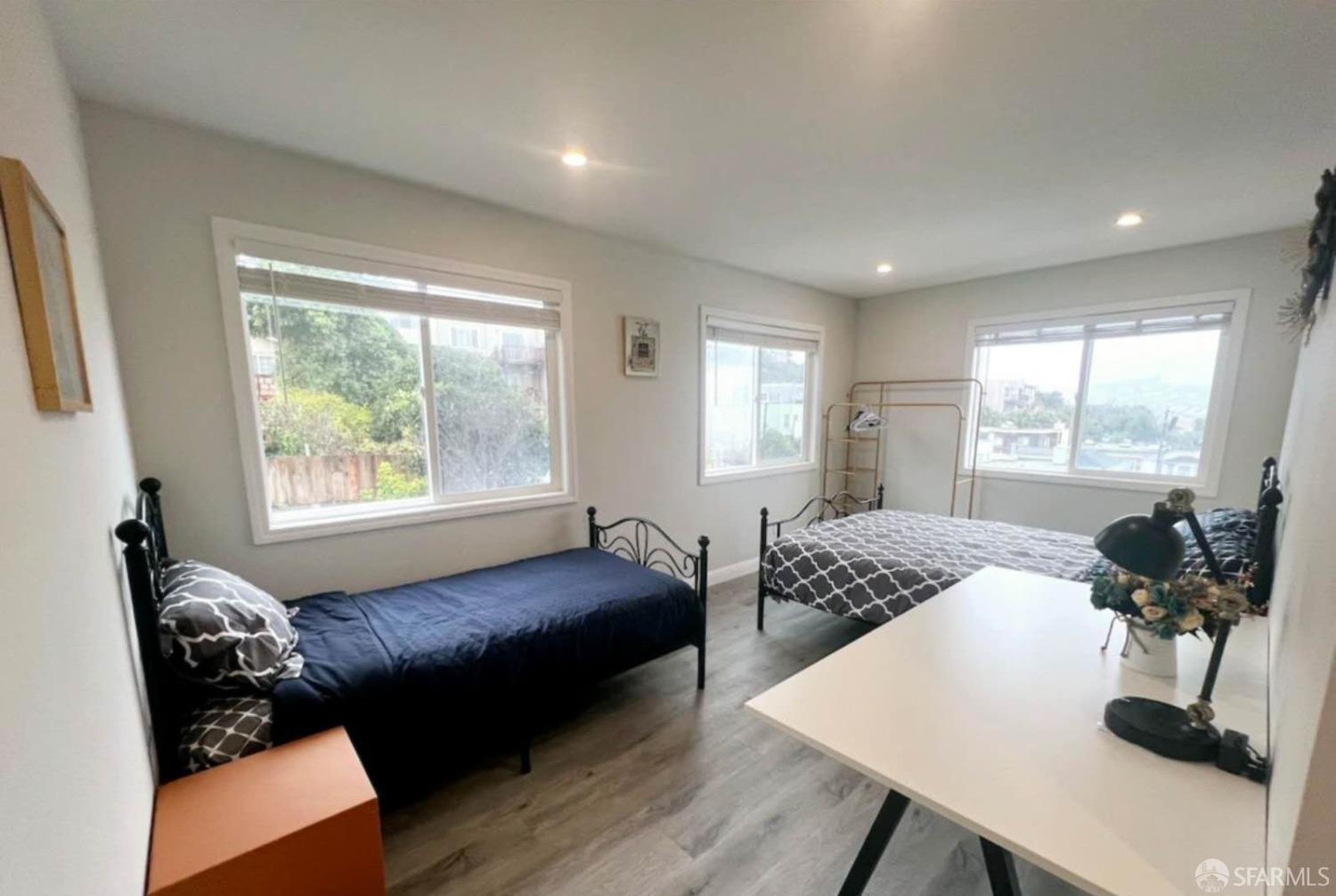 Detail Gallery Image 10 of 14 For 848 Girard St, San Francisco,  CA 94134 - 3 Beds | 1 Baths