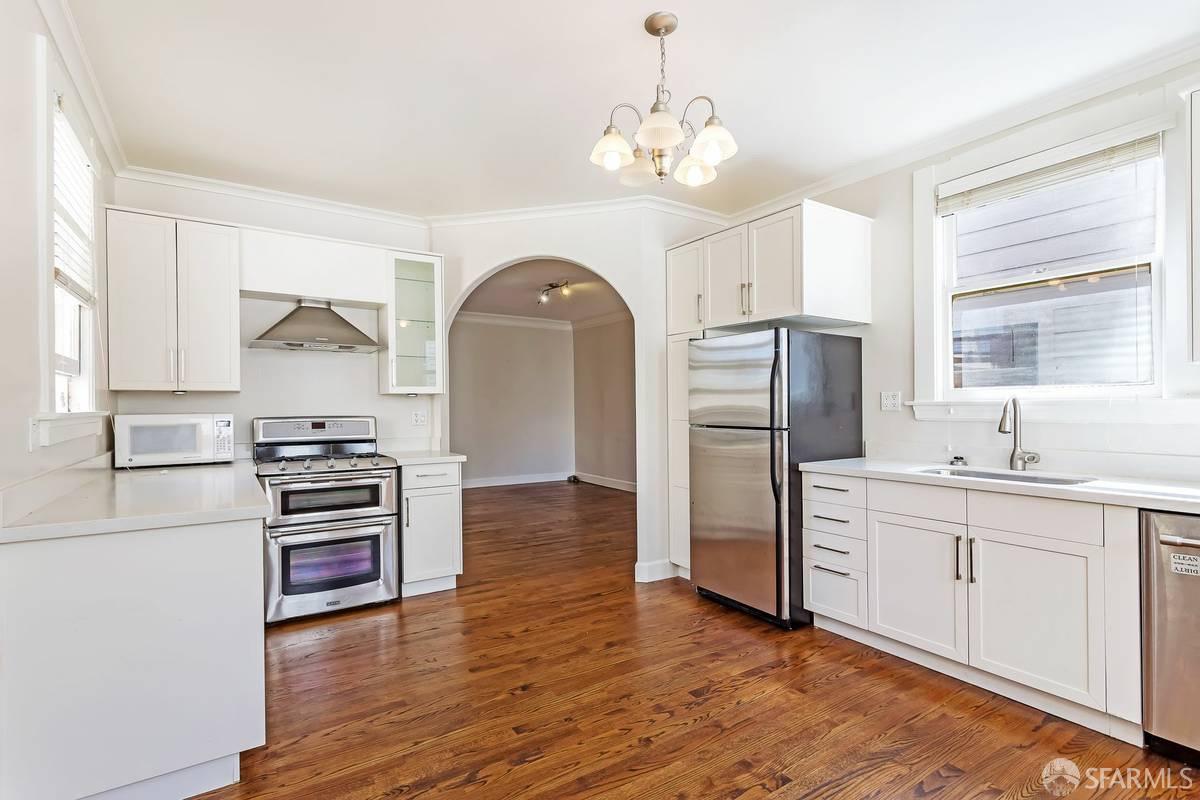 Photo #8: 425028282 Listing: Photo #8