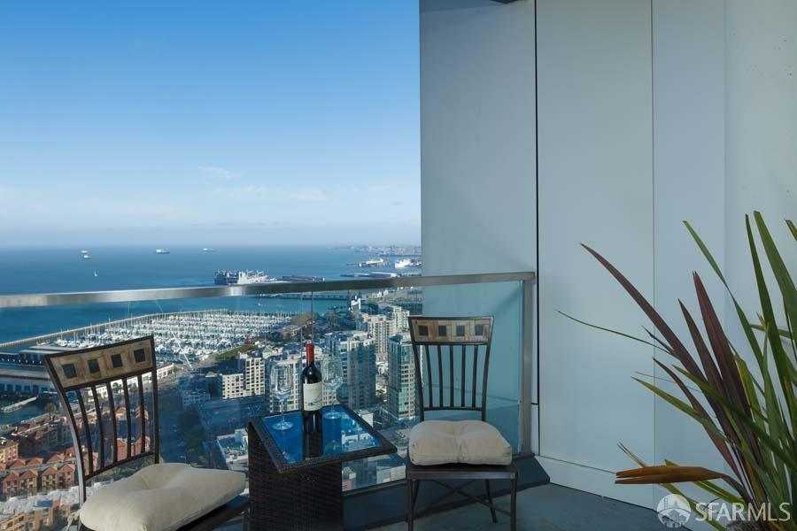Browse active condo listings in ONE RINCON HILL