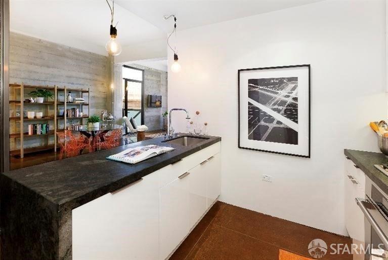 Photo #6: 425028516 Listing: Photo #6